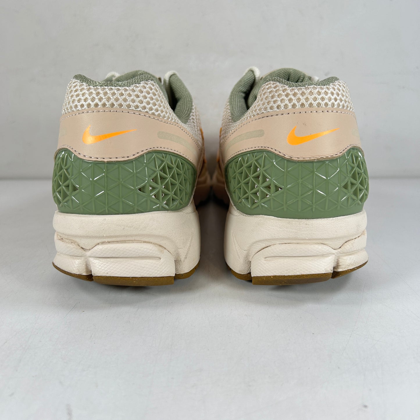 FQ6868 181 Nike Zoom Vomero 5 Sail Laser Orange Medium Olive (W) [USED] - 13.5 W (Used)