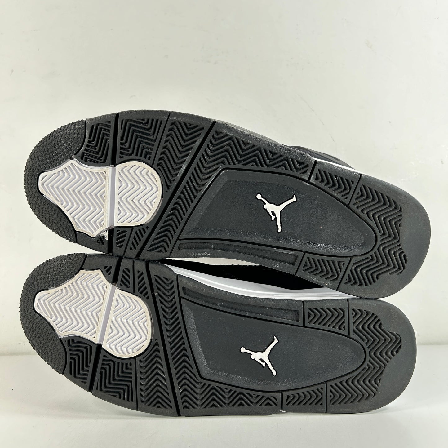 FQ8138 001 Air Jordan 4 Retro White Thunder [USED] - 10.5 M (Used)