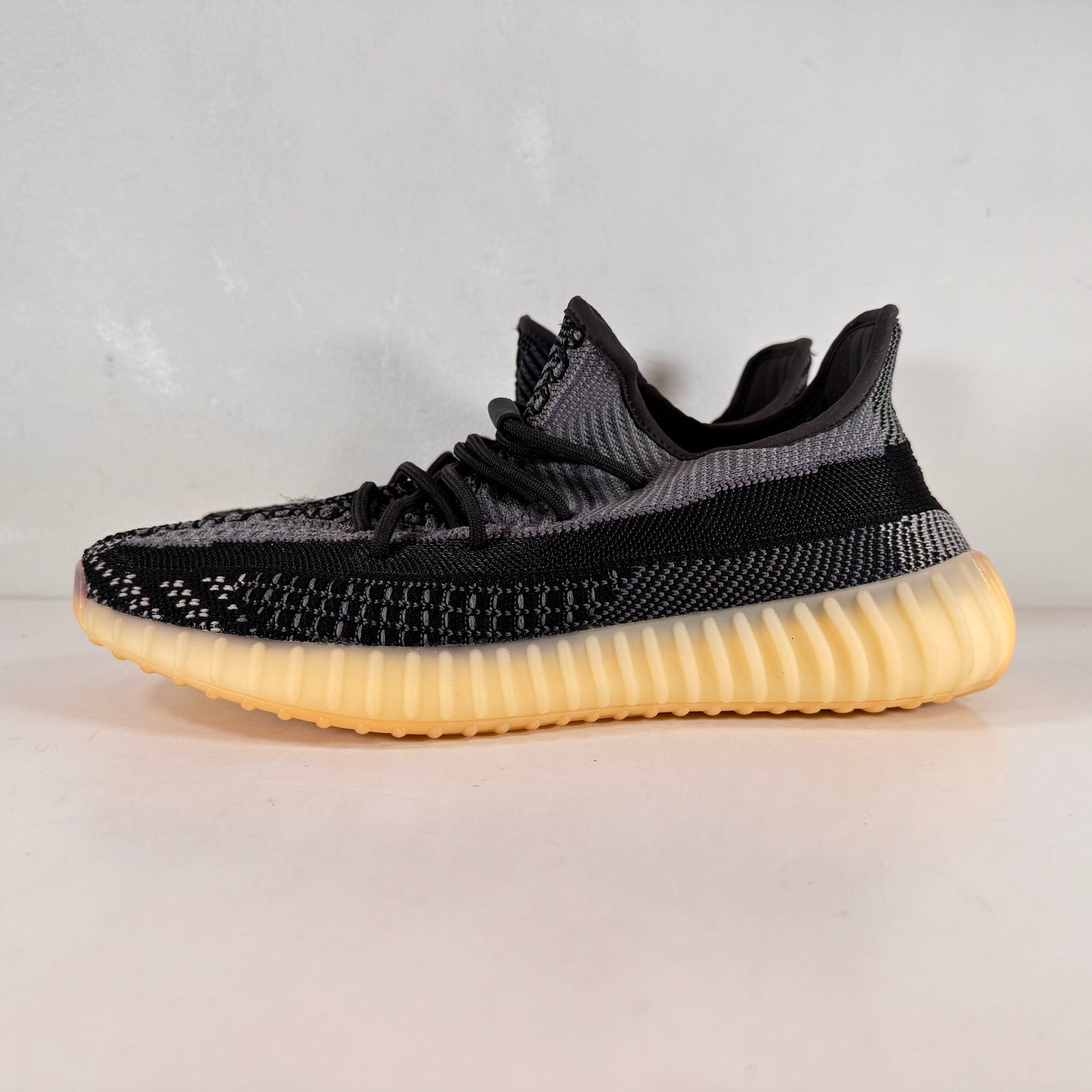 FZ5000 Yeezy 350 V2 Carbono