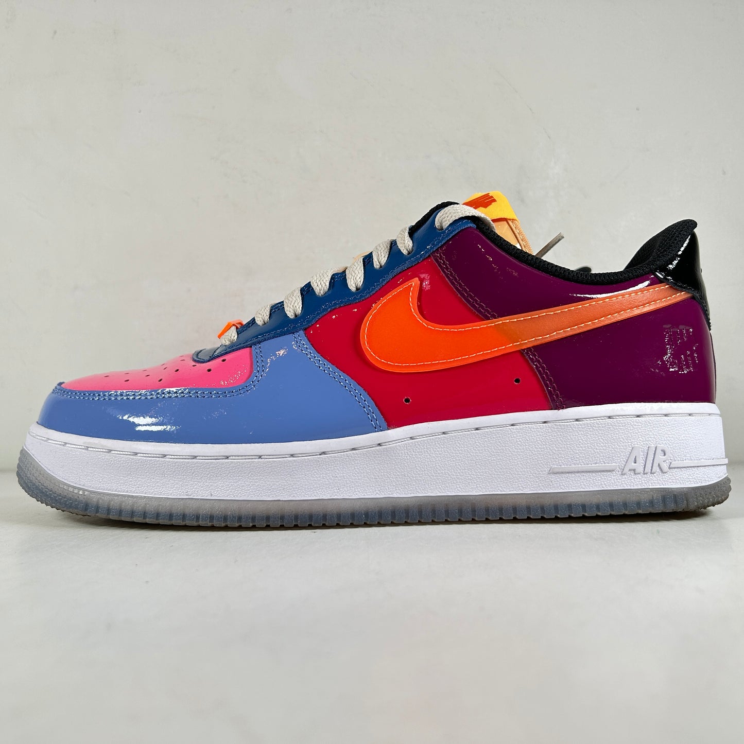 DV5255 400 Nike Air Force 1 Low SP UNDFTD Patente múltiple