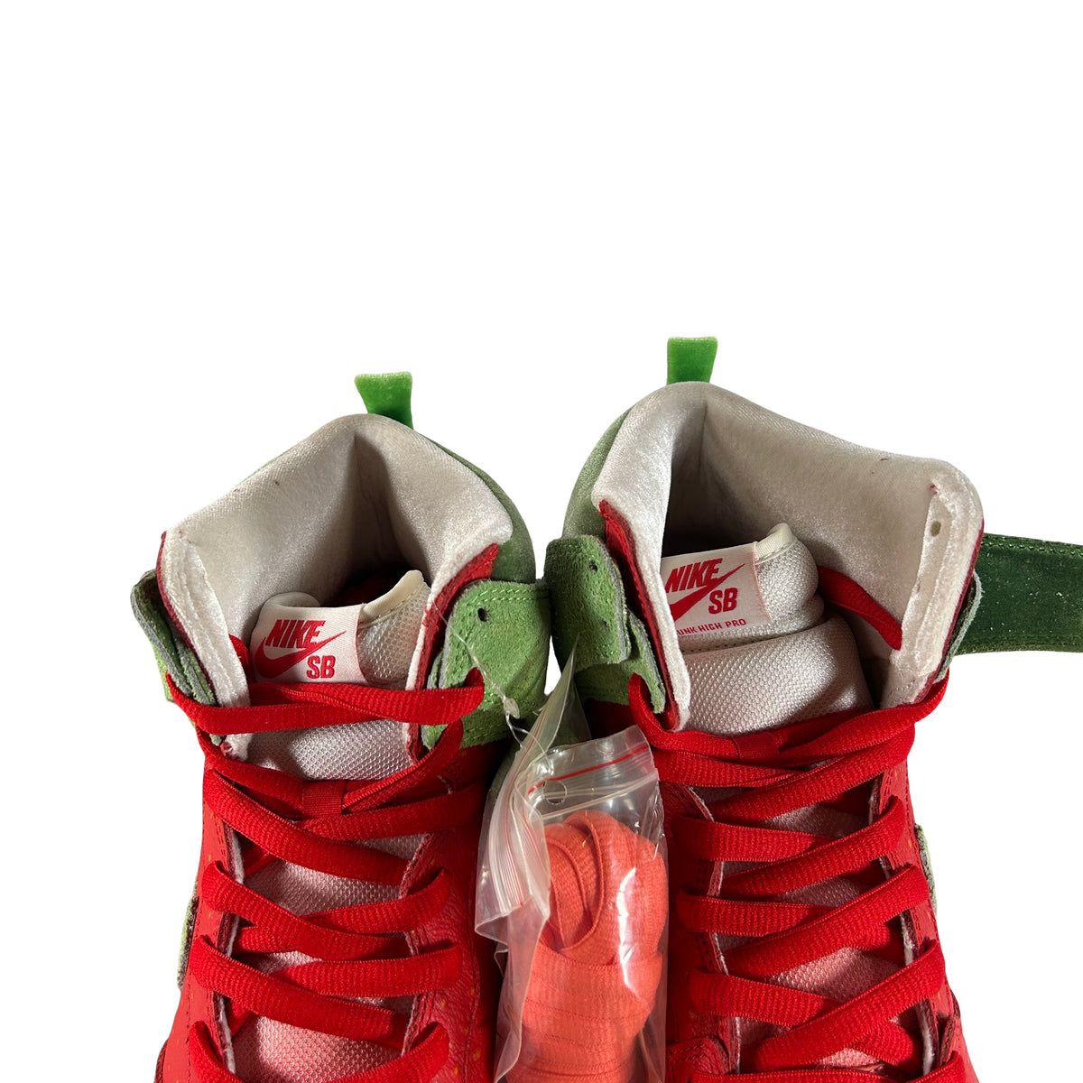 CW7093 600 Nike SB Dunk High Strawberry Cough - 10.5 M (Yellowing)