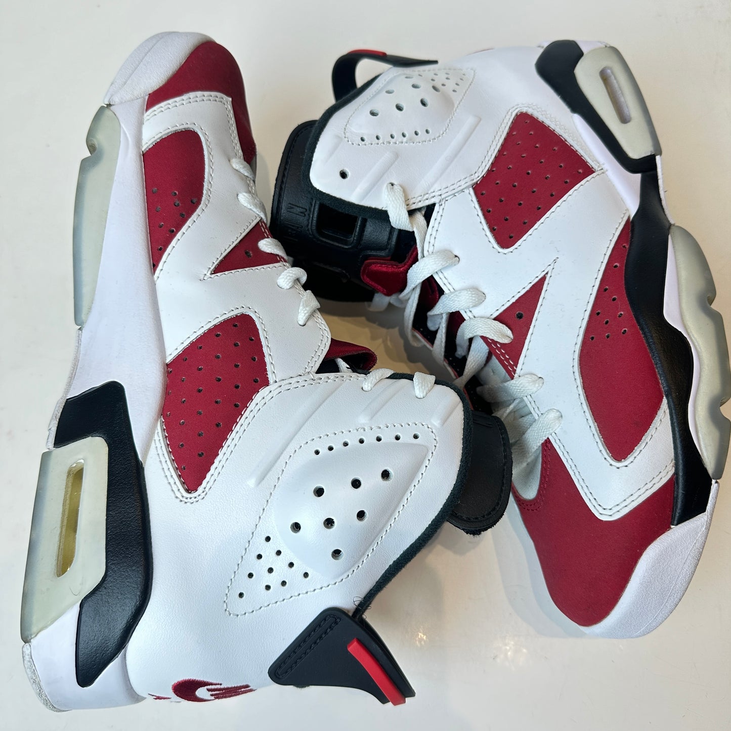 CT8529 106 Jordan 6 Retro Carmine [USED] - 9 M (Used)