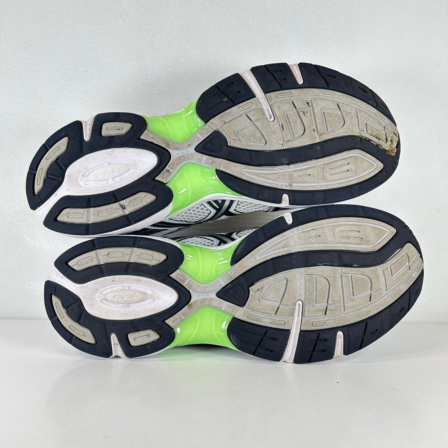 1201A256 114 ASICS Gel-1130 White Mid Grey Lime Green [USED] - 12 M (Used)