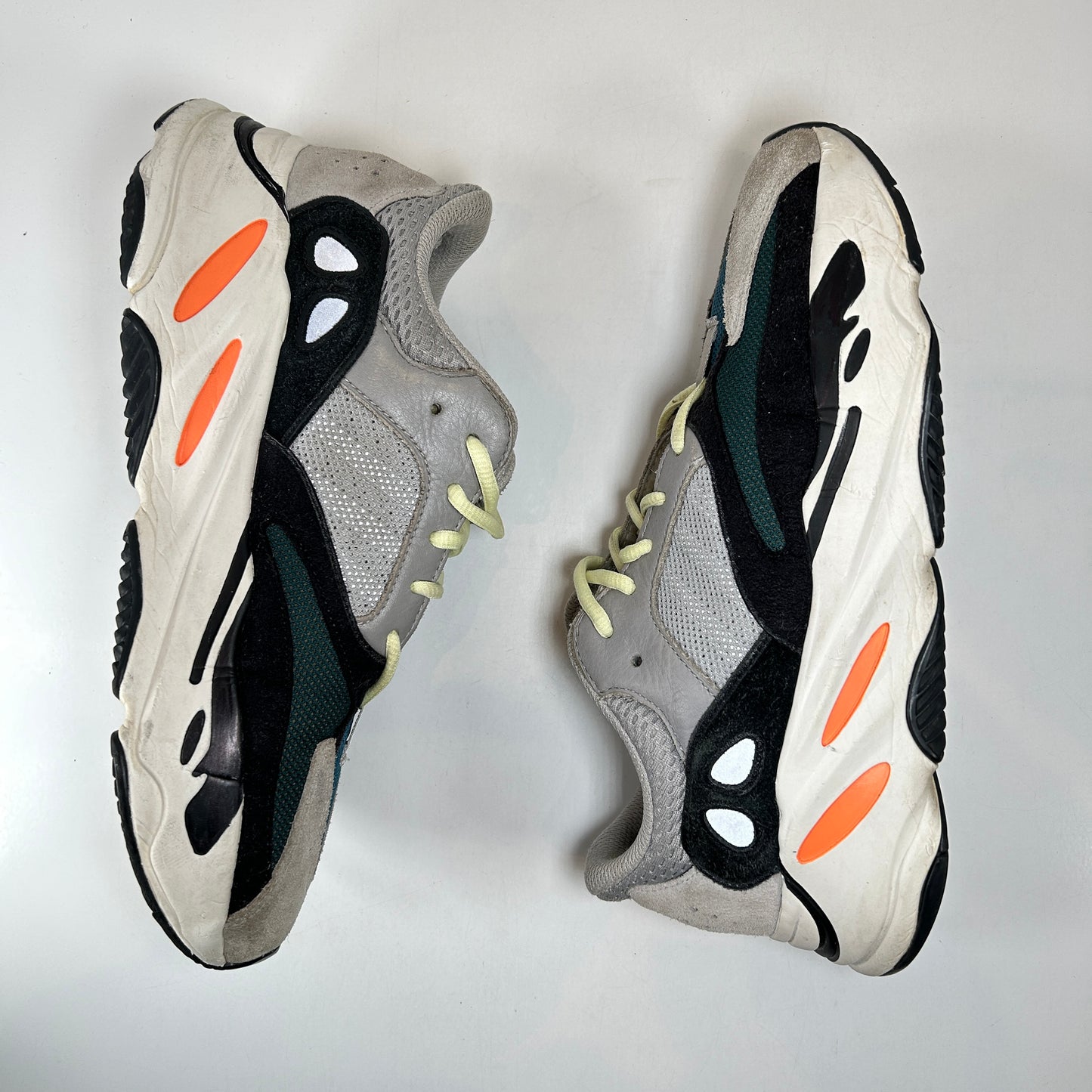 B75571 Yeezy 700 Wave Runner [USED] - 9 M (Used) (No Box)