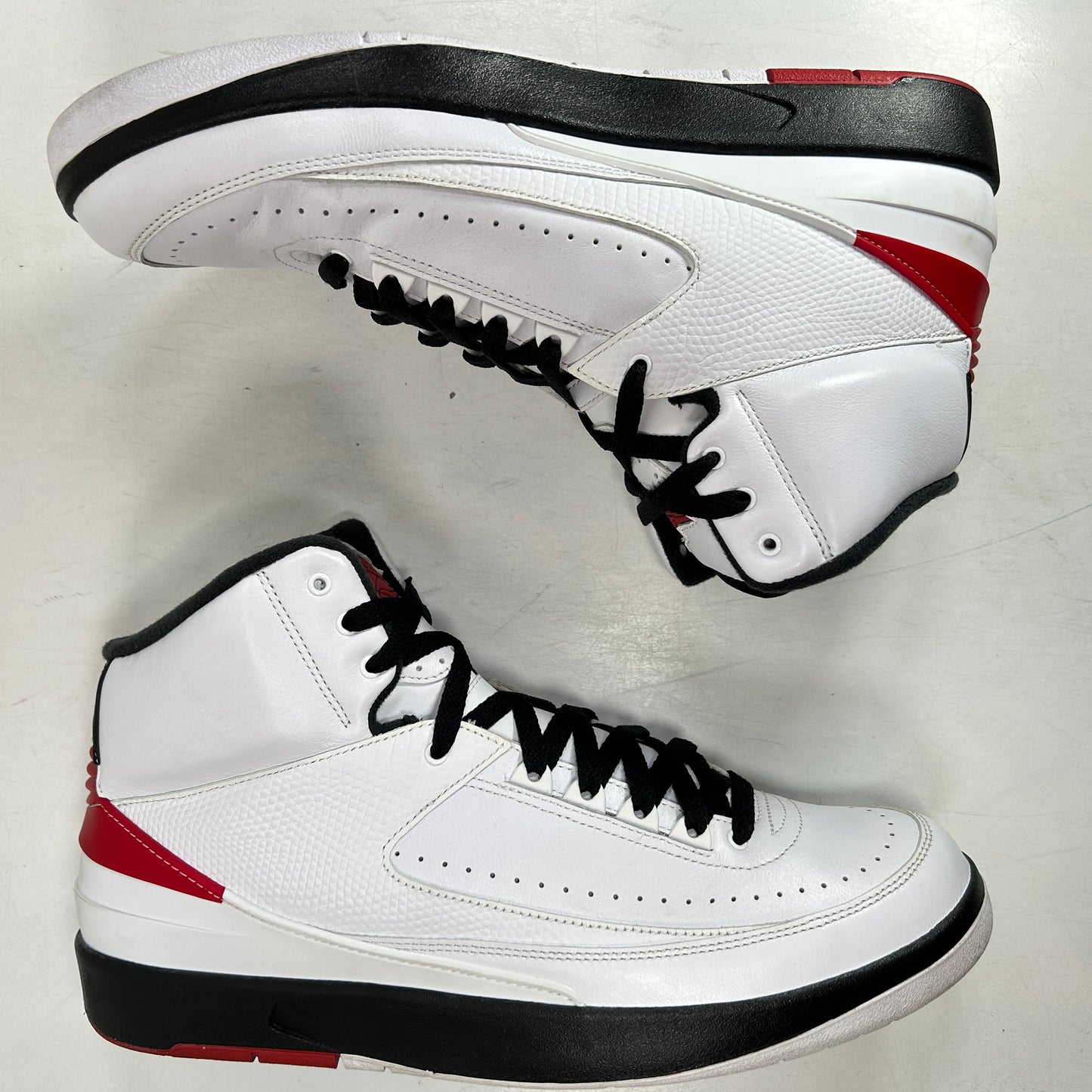 DX2454 106 Jordan 2 Retro OG Chicago (2022) [USED] - 13 M (Used) (No Box)