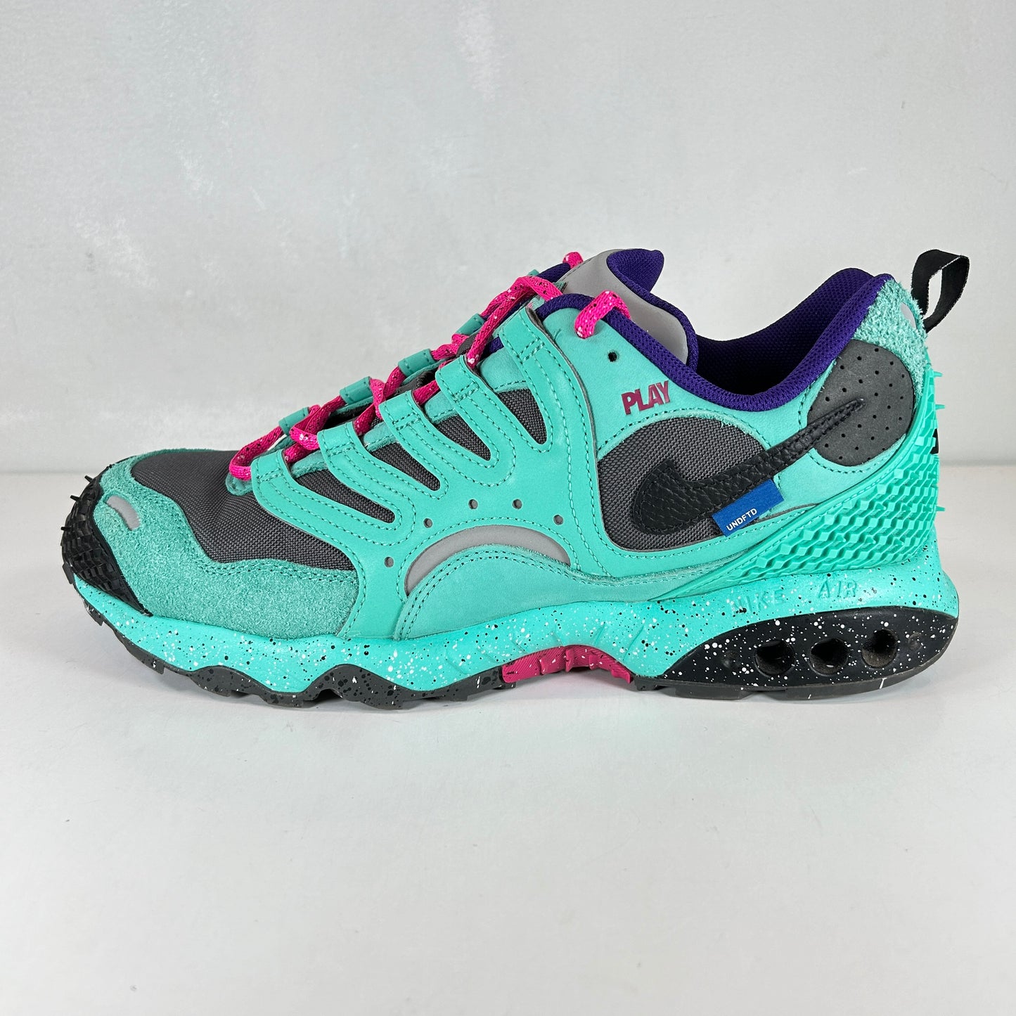 FN7546 301 Nike Air Terra Humara Undefeated Light Menta [USED] - 12 M (Used)