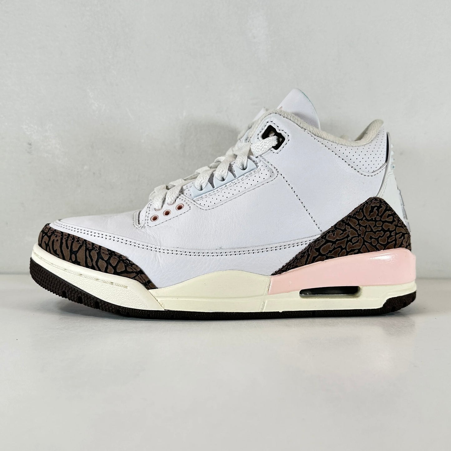 CK9246 102 Jordan 3 Retro Neapolitan Dark Mocha (Women's) - 7 W (Used2)