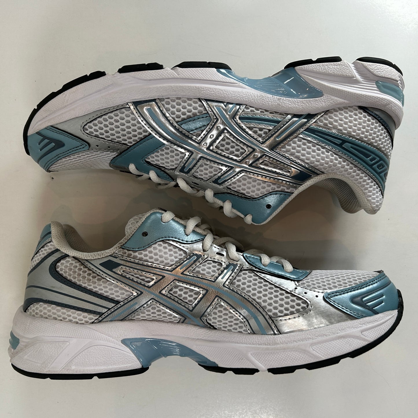 1201A256 116 ASICS Gel-1130 White Shark Skin [USED] - 9 M (Used)