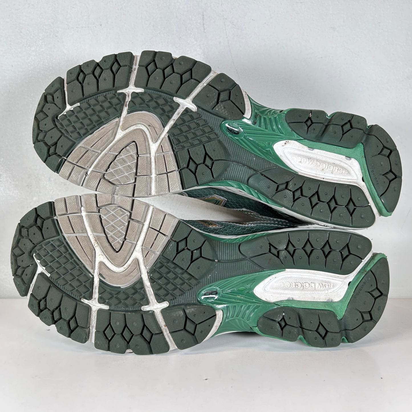 ML860AL2 New Balance 860v2 Aime Leon Dore Green [USED] - 8.5 M (Used) (No Box)