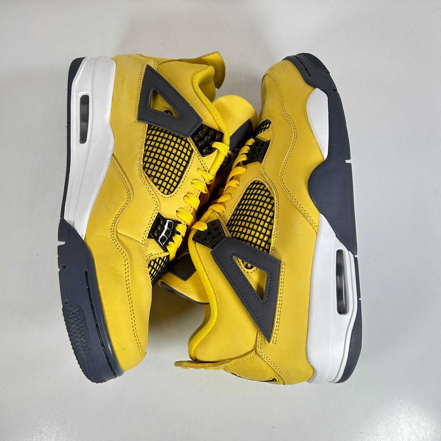 CT8527 700 Jordan 4 Retro Lightning (2021) [USED] - 12 M (Used) (No Box)