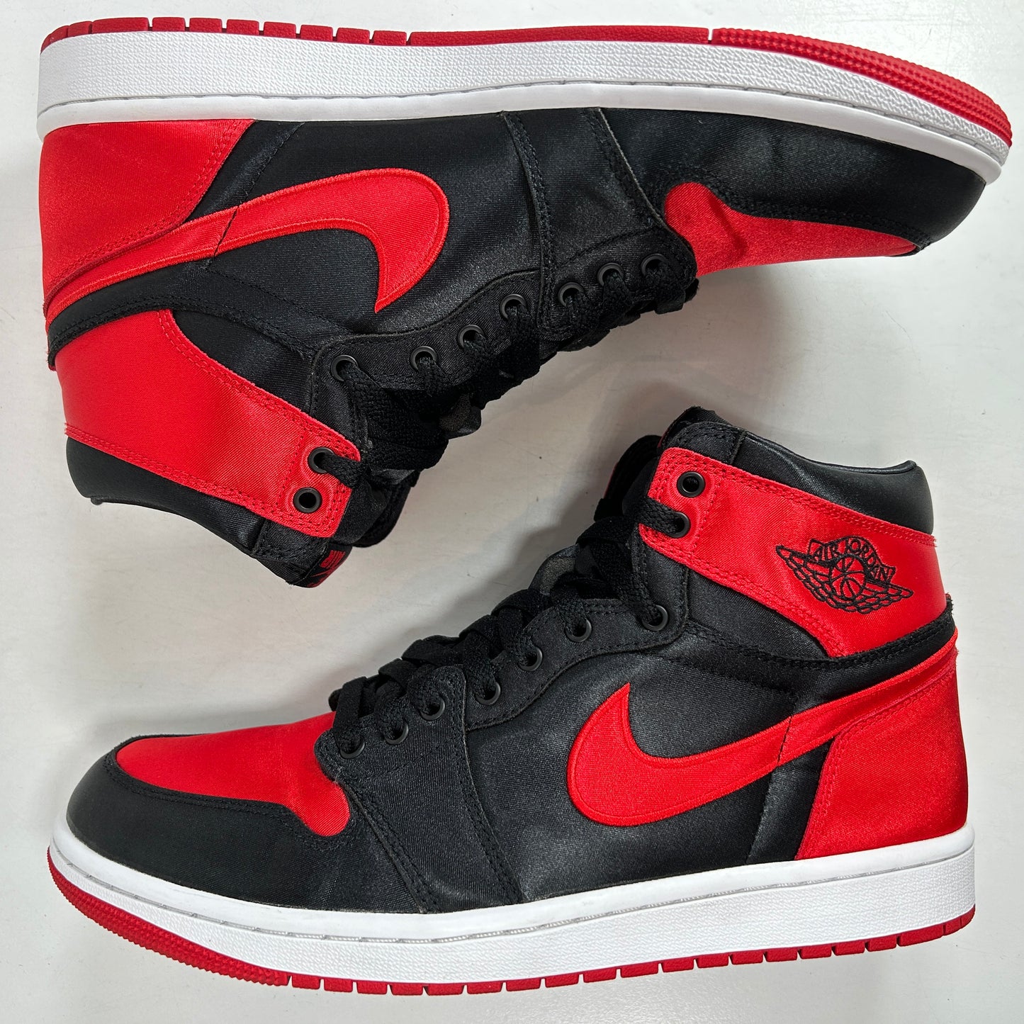 FD4810 061 Jordan 1 Retro High OG Satin Bred [USED] - 11.5 W (Used)