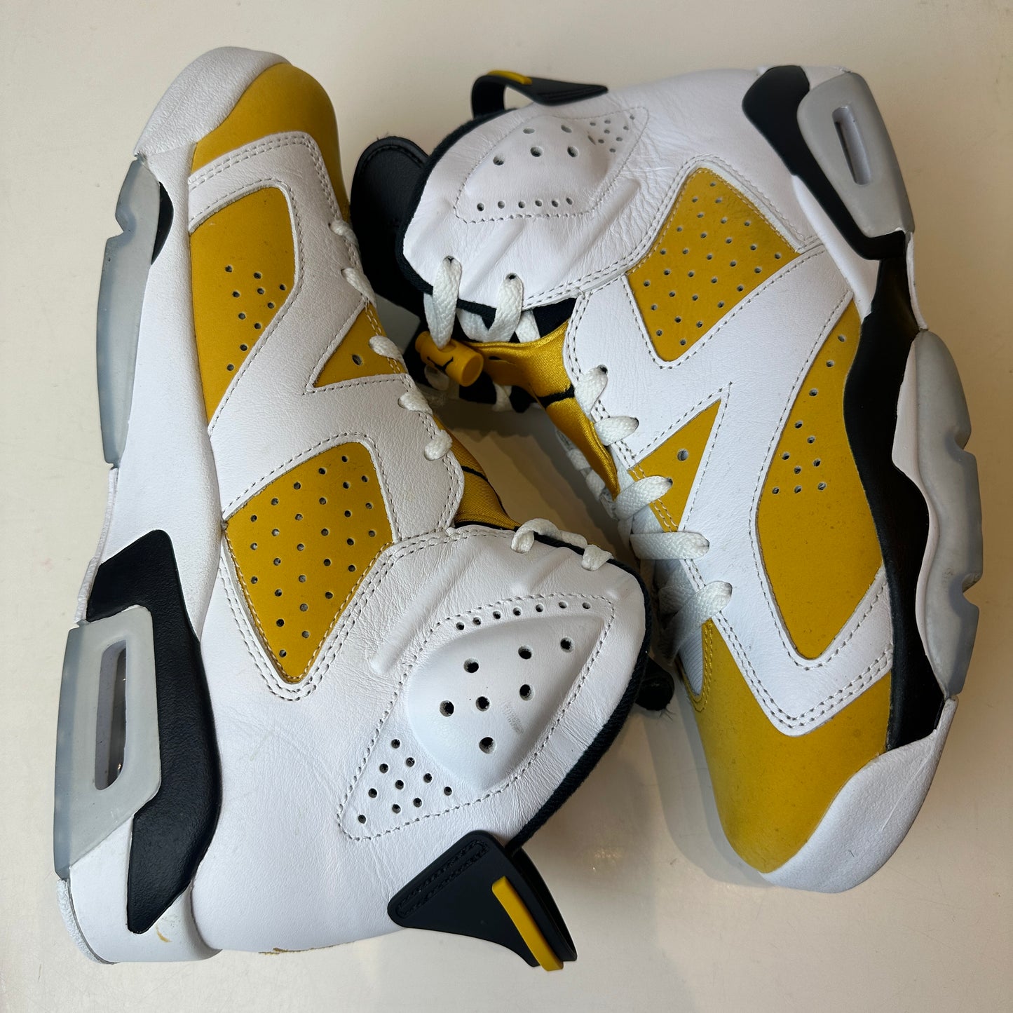 CT8529 170 Jordan 6 Retro Yellow Ochre [USED] - 9.5 (Used)