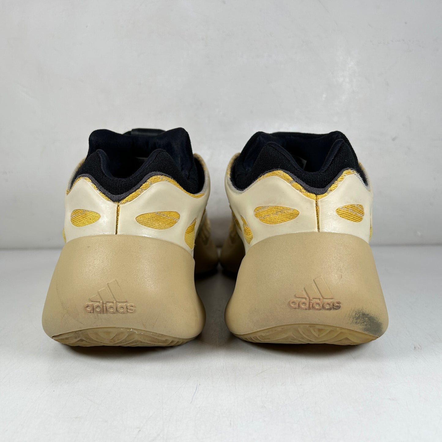 G54853 Adidas Yeezy 700 V3 Safflower [USED]  - 10.5 M (Used2)