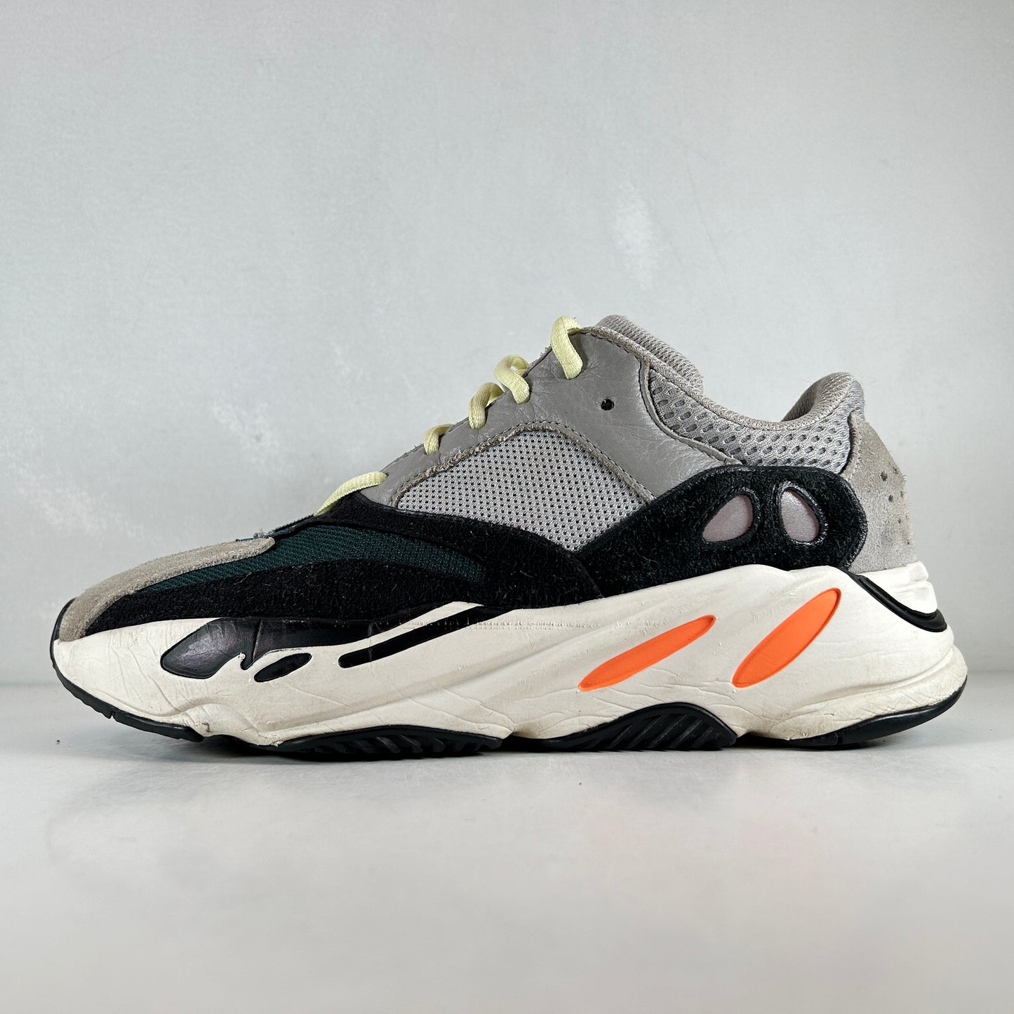 B75571 Yeezy 700 Wave Runner [USED] - 9 M (Used) (No Box)
