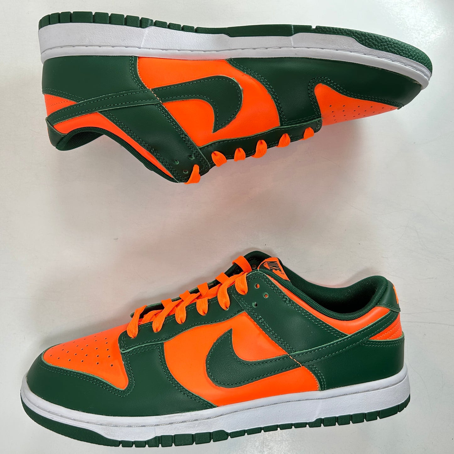 DD1391 300 Nike Dunk Low Retro Miami Hurricanes [USED] - 11 M (Used)