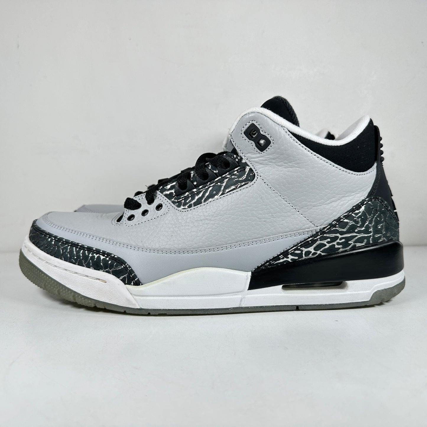 136064 004 Jordan 3 Retro Wolf Grey [USED] - 10.5 M (Used)
