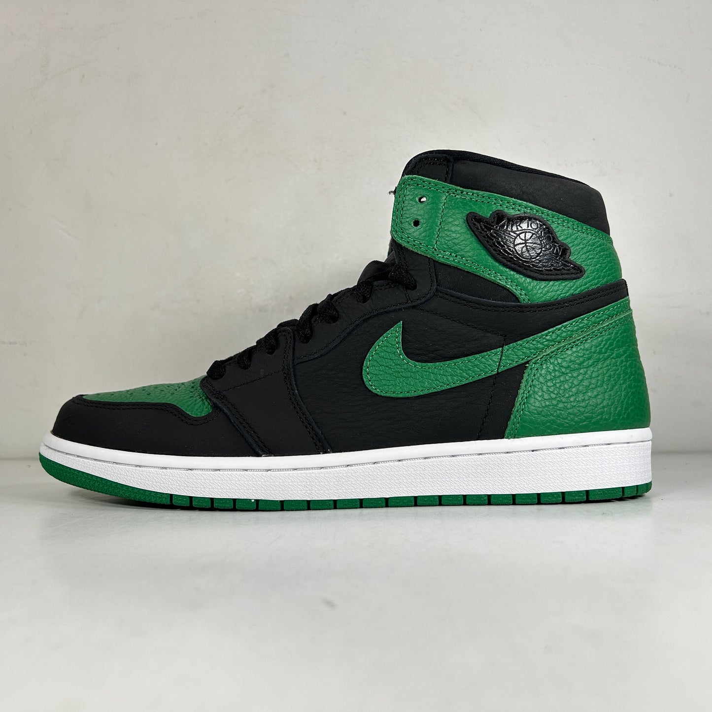 555088 030 Jordan 1 Pine Green 2.0 [USED] - 11 M (Used)