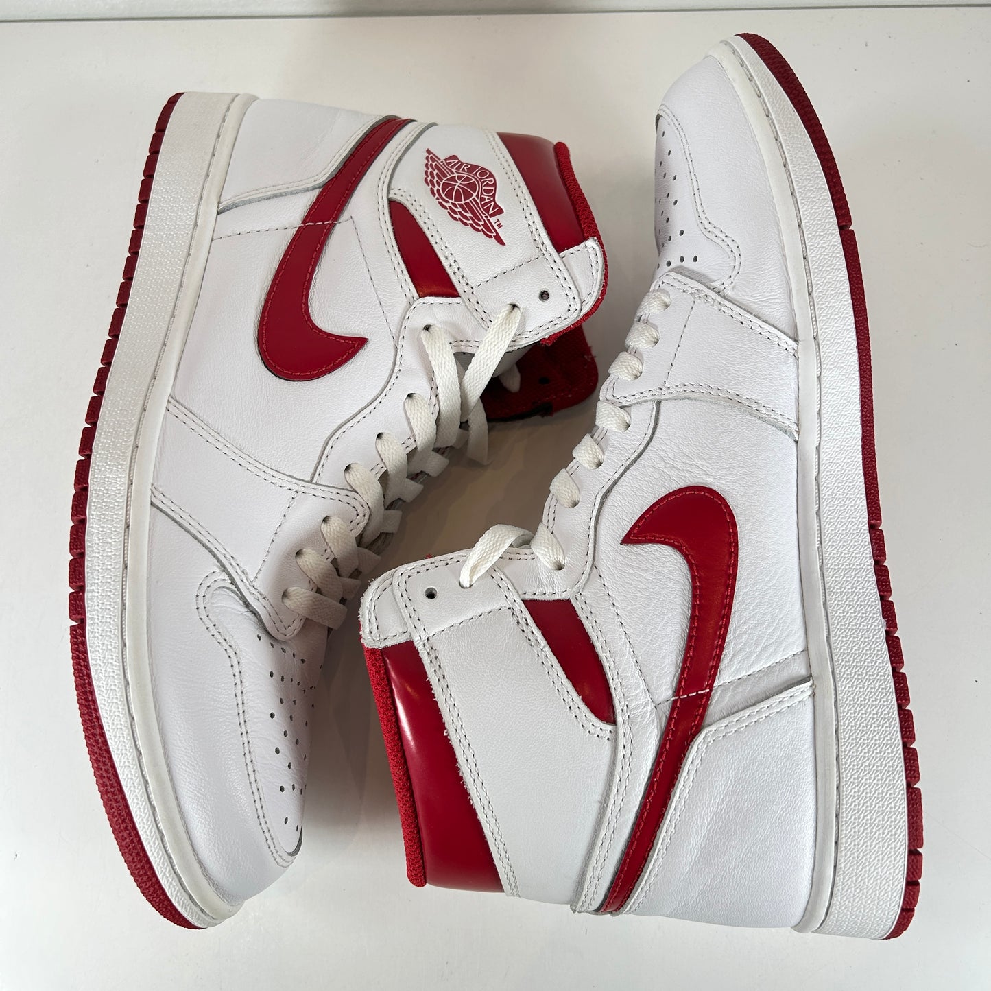 555088 103 Jordan 1 Retro Metallic Red (2017) [USED] - 10.5 M (Used)