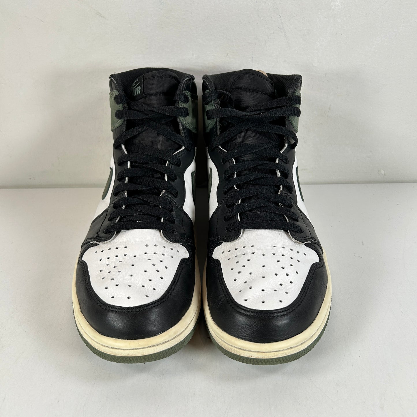 555088 135 Jordan 1 Clay Green [USED] - 9 M (Used) (No Box)