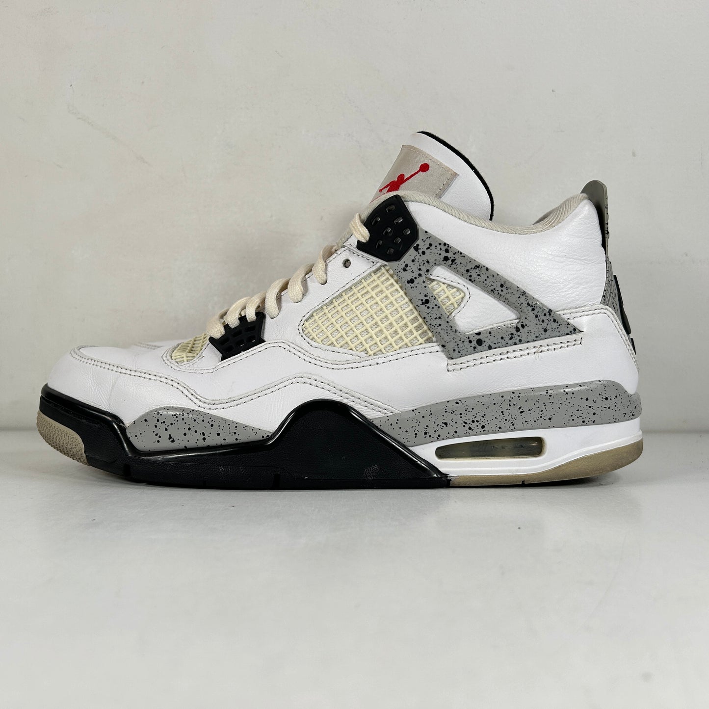 840606 192 Jordan 4 White Cement [USED] - 10.5 M (Used)