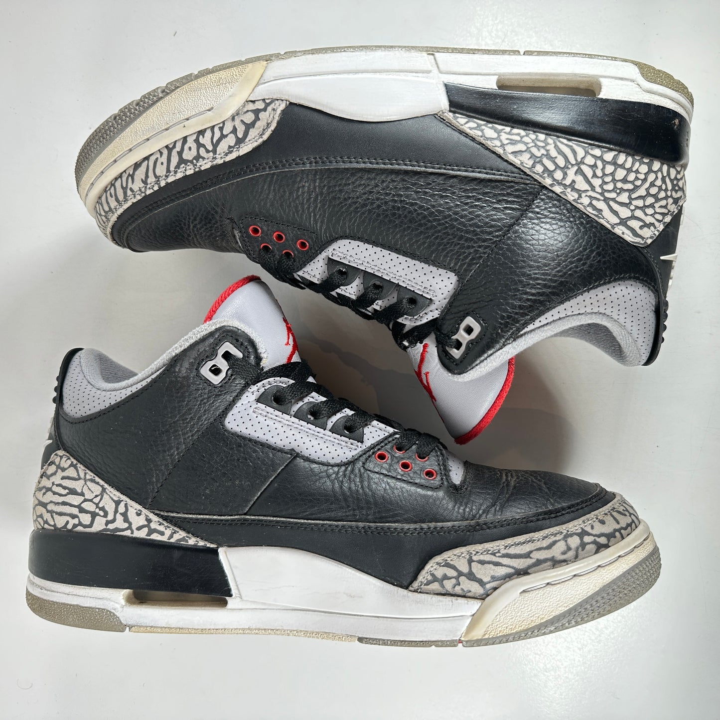 854262 001 Jordan 3 Black Cement 2018 [USED] - 10.5 M (Used) (No Box)
