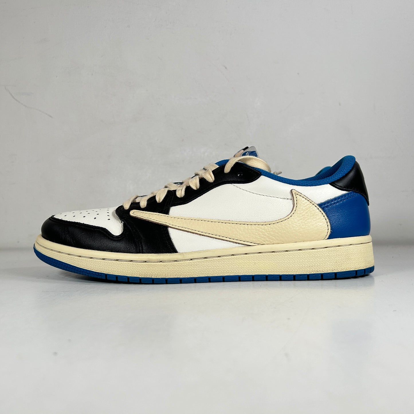 DM7866 140 Jordan 1 Retro Low OG SP Fragment x Travis Scott [USED] - 9 M (Used)