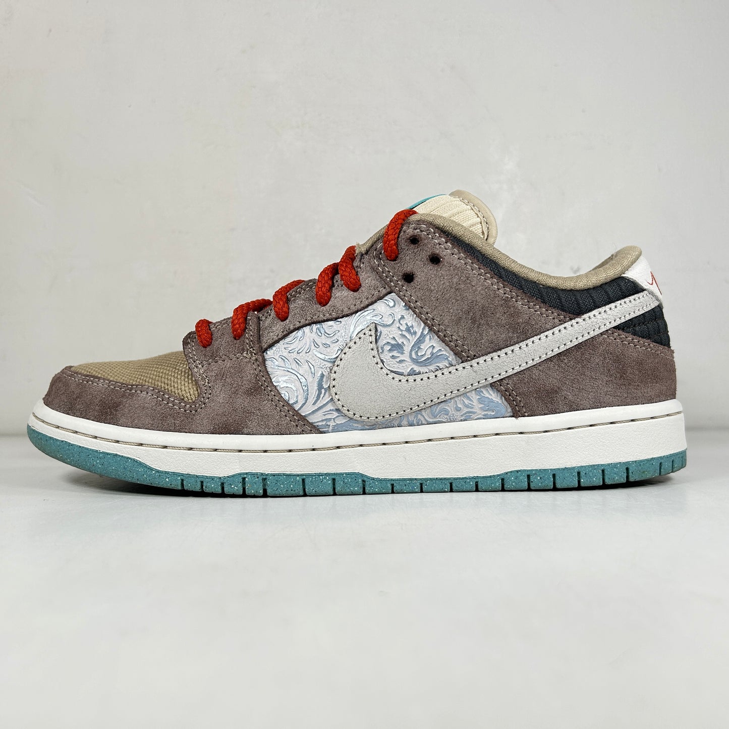 FZ3129 200 Nike SB Dunk Low Big Money Savings [USED] - 9 M (Used)