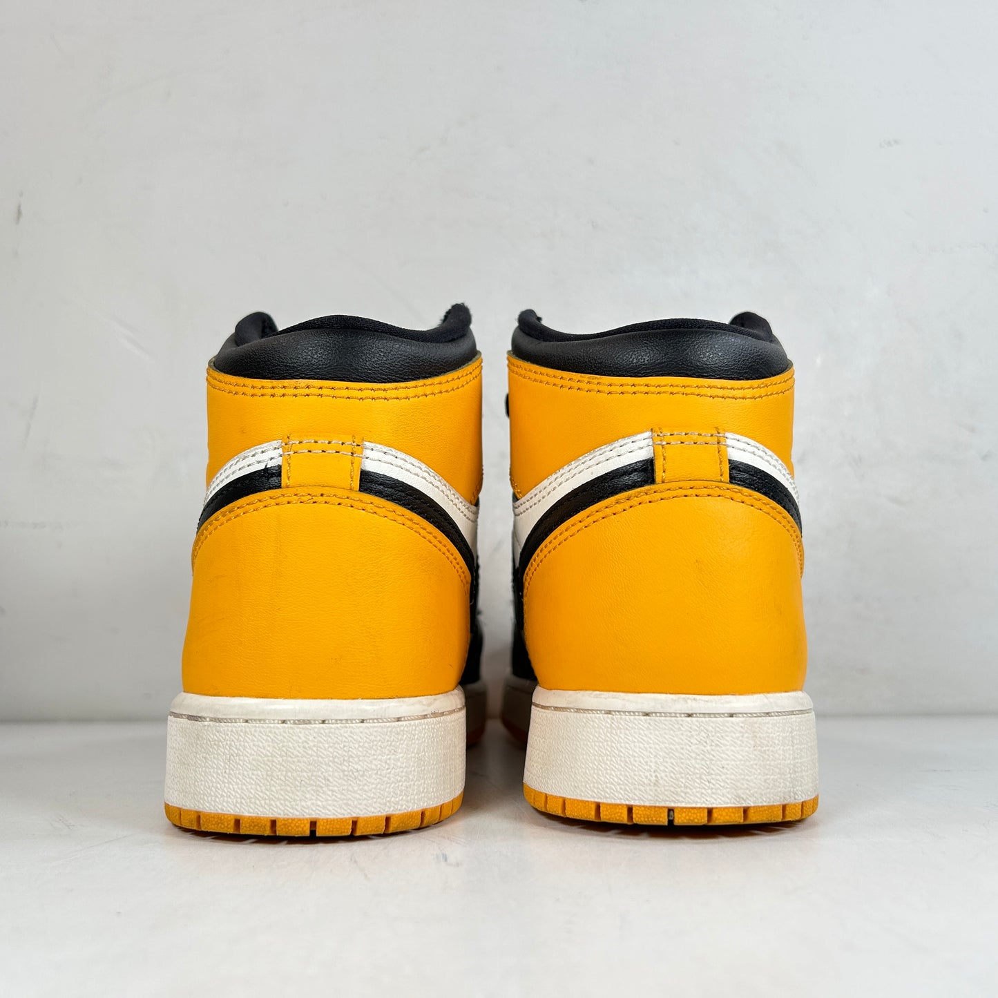 575441 711 Jordan 1 Retro High OG Taxi (GS) [USED] - 5.5 Y (Used)