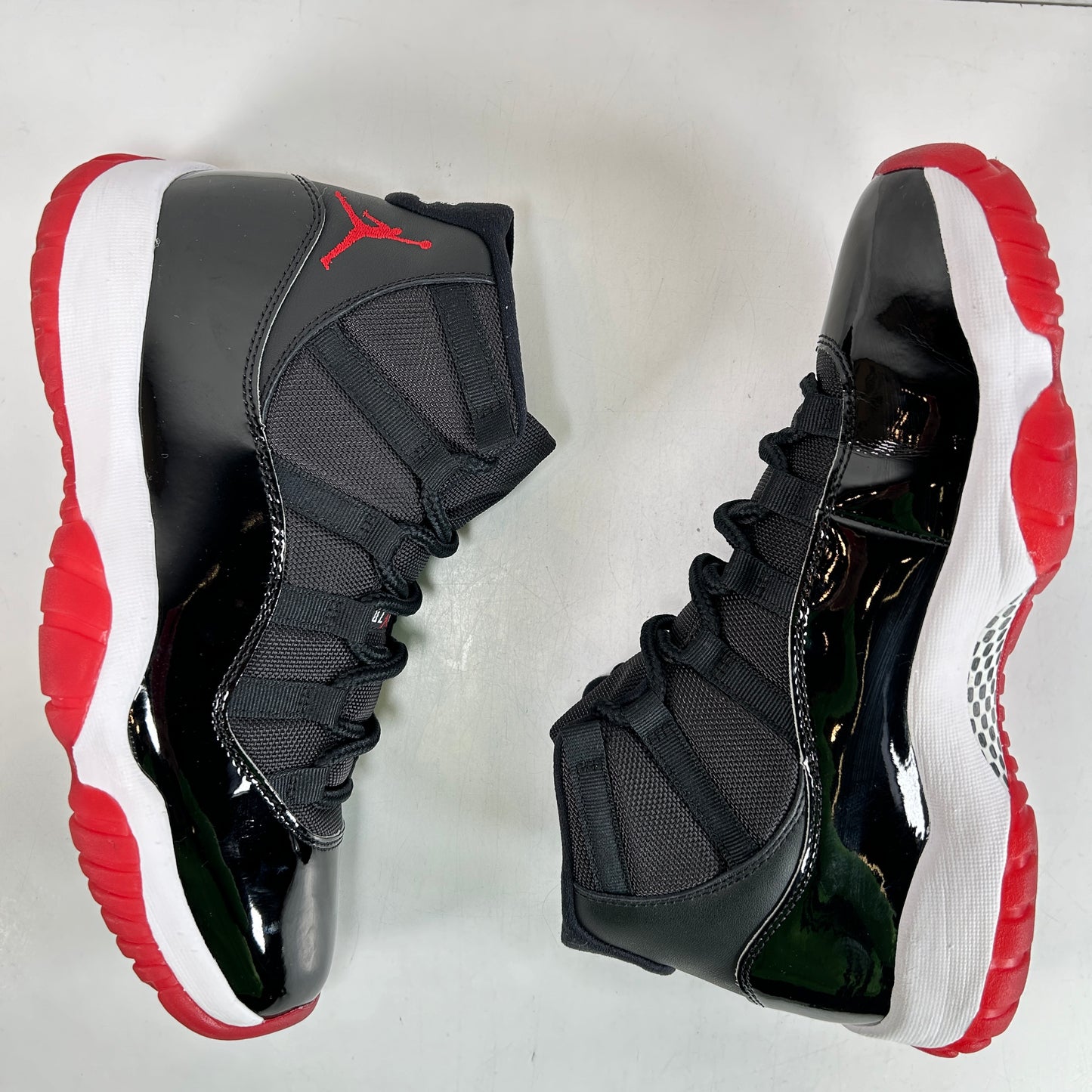 378037 061 Jordan 11 Bred (2019) [USED] - 9 M (Used5)