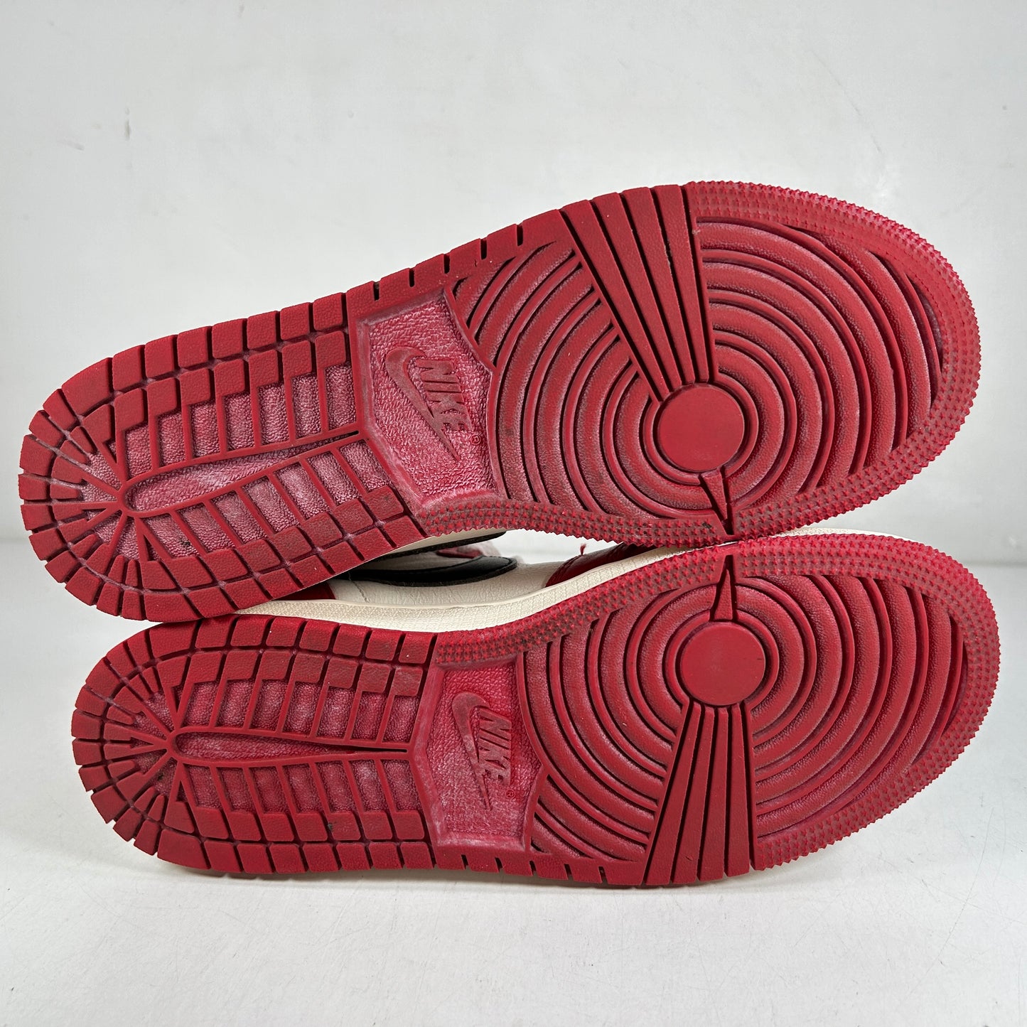 FD1437 612 Jordan 1 Retro High OG Chicago Lost and Found (GS) [USED] - 5 Y (Used)