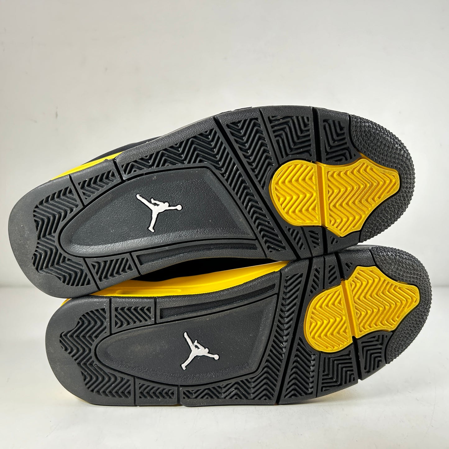 408452 017 Jordan 4 Retro Thunder (2023) (GS) [USED] - 7 Y (Used2)