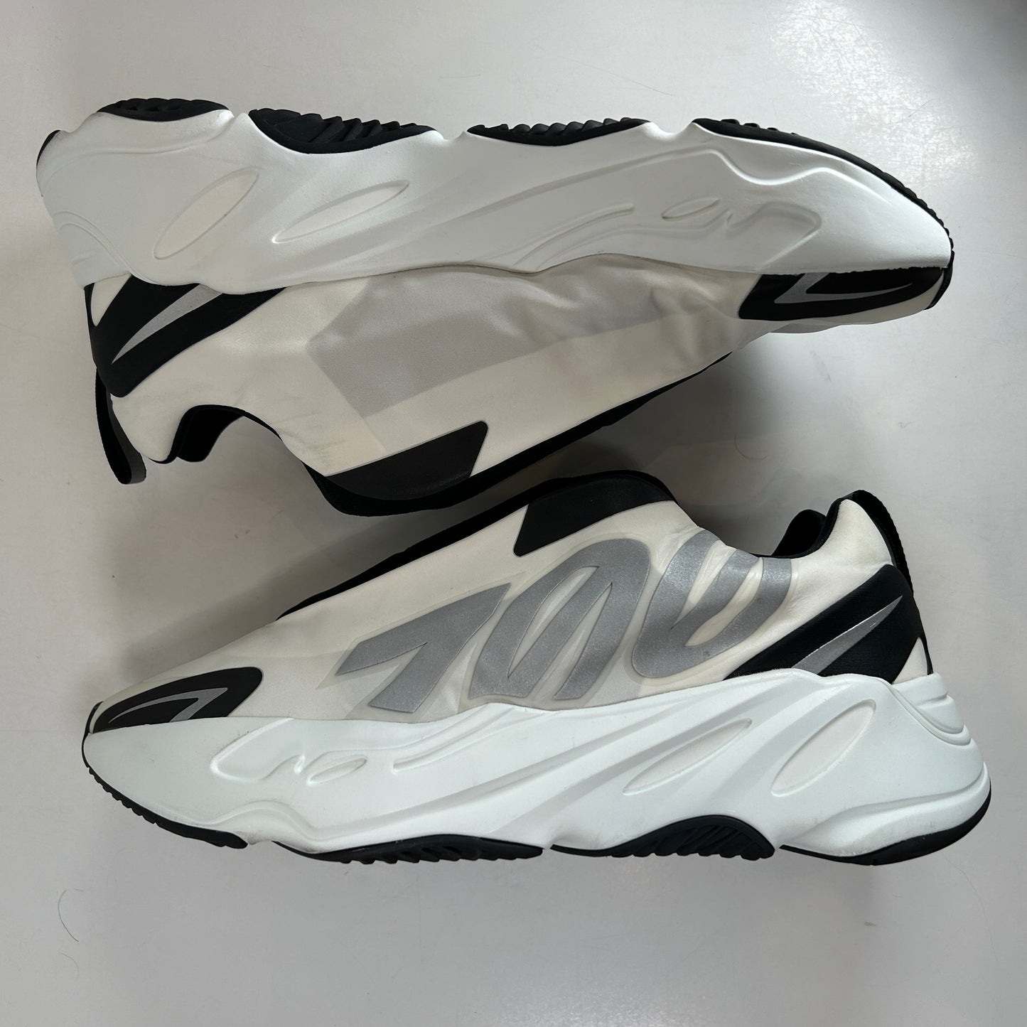 IG4798 adidas Yeezy Boost 700 MNVN Laceless Analog [USED] - 9 M (Used)