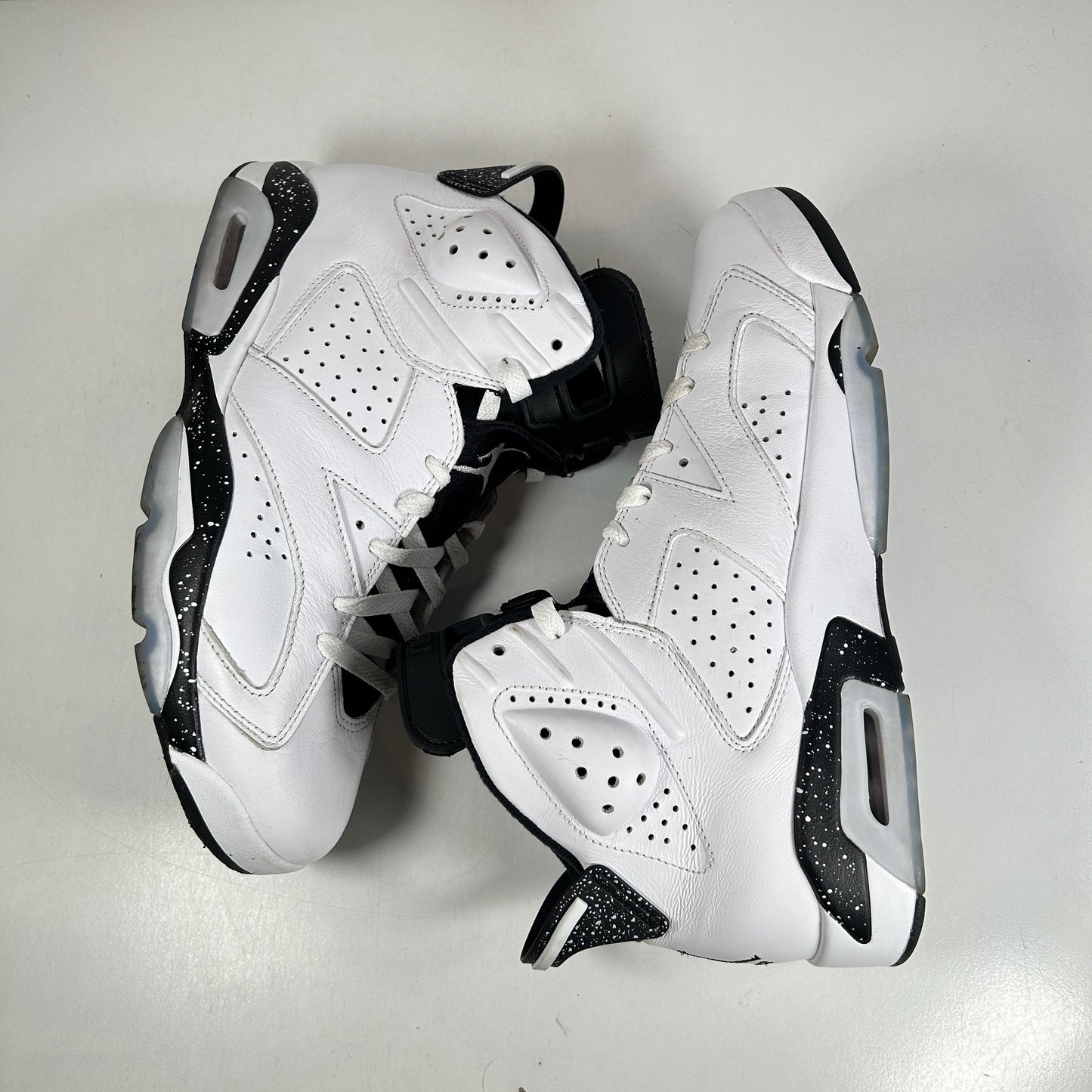 CT8529 112 Jordan 6 Retro Reverse Oreo [USED] - 10.5 M (Used)