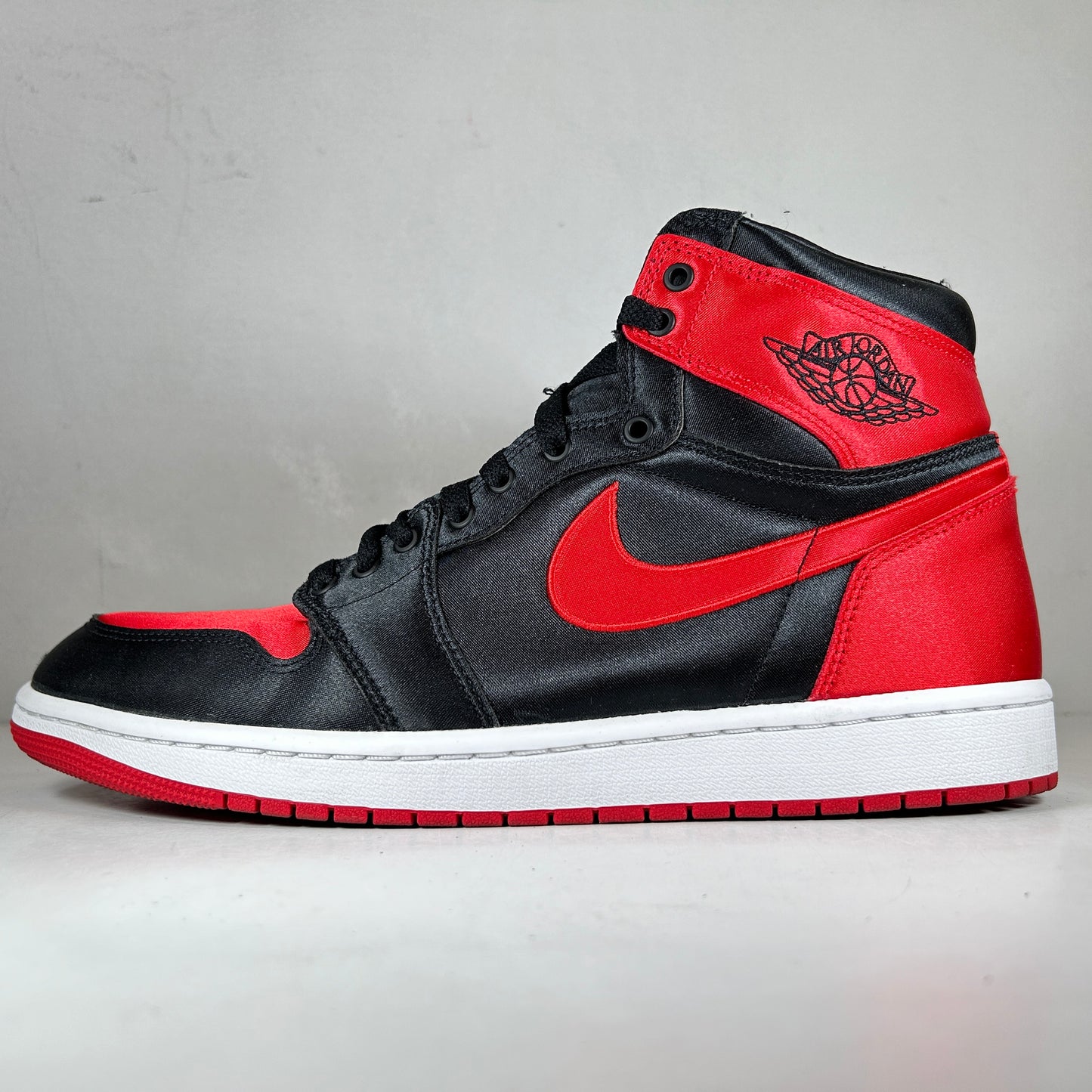 FD4810 061 Jordan 1 Retro High OG Satin Bred [USED] - 12 W (Used)