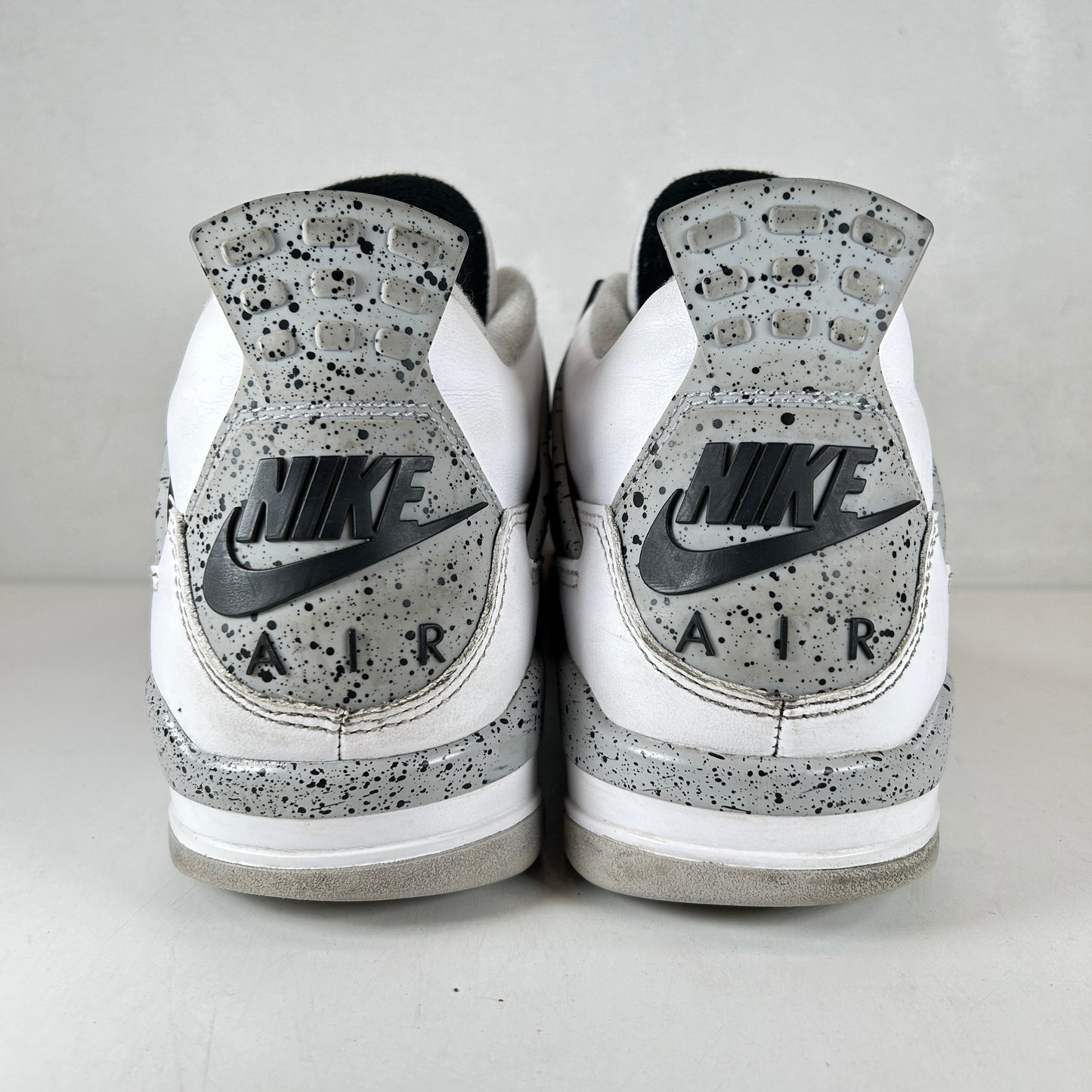 840606 192 Jordan 4 White Cement [USED] - 9 M (Used2)