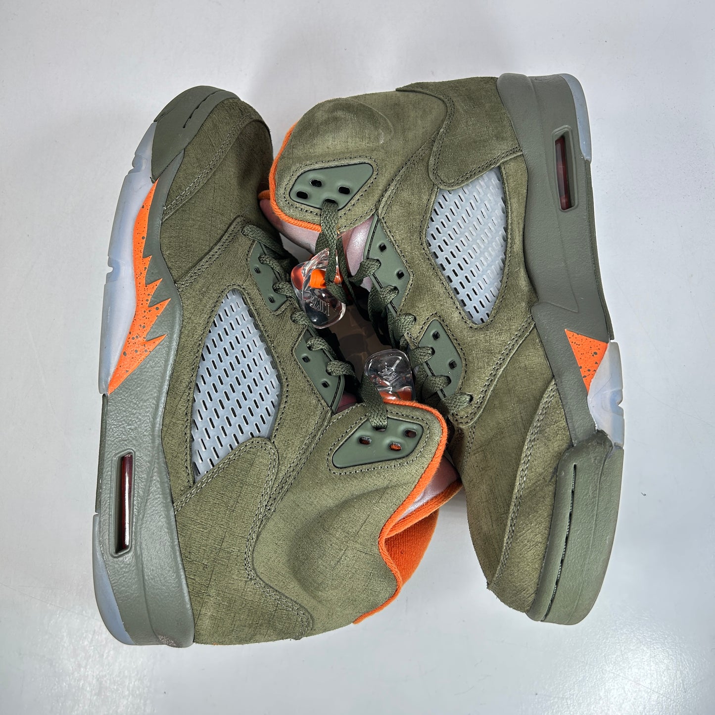 DD0587 308 Jordan 5 Retro Olive (2024) [USE] - 9 M (Used)