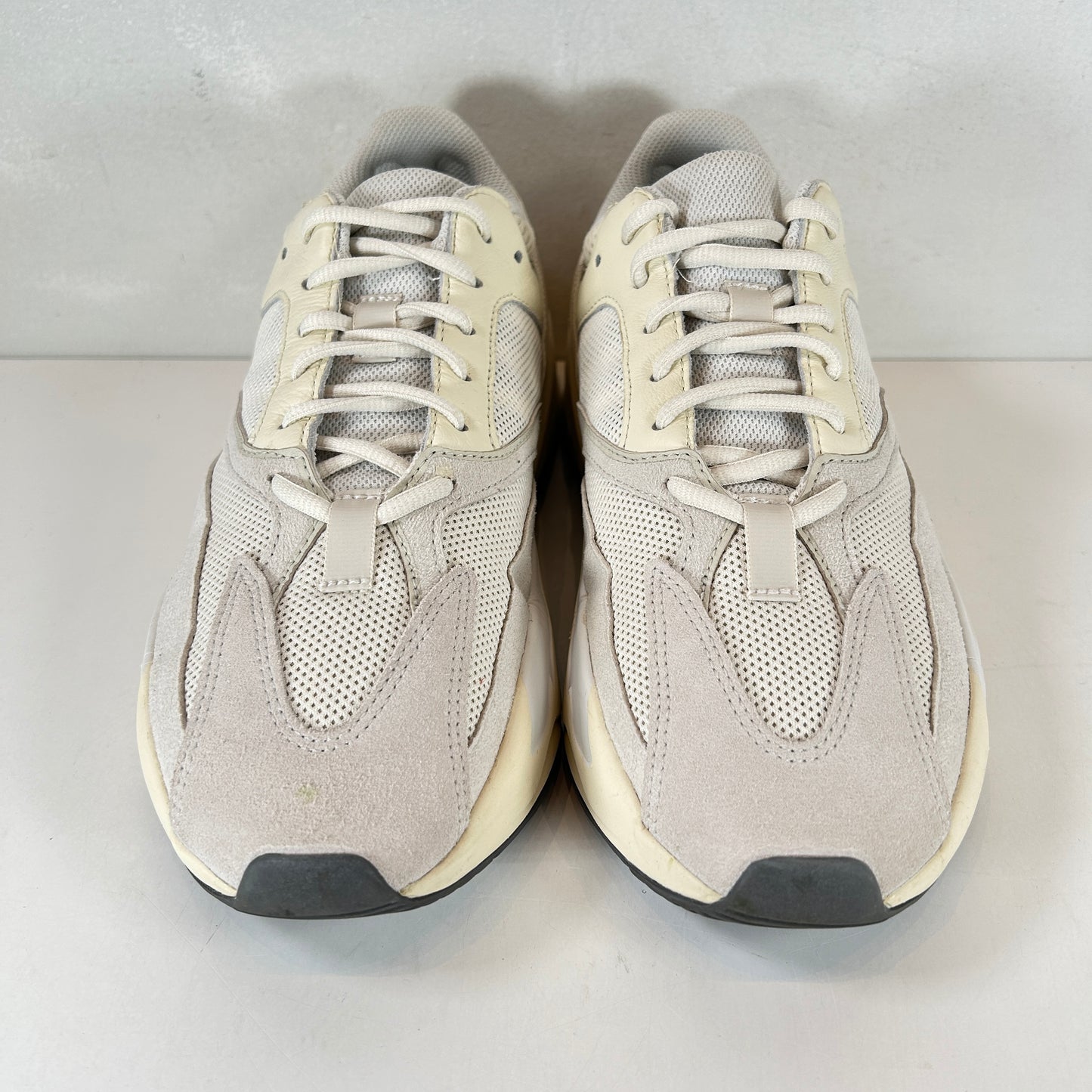 EG7596 adidas Yeezy Boost 700 Analógico