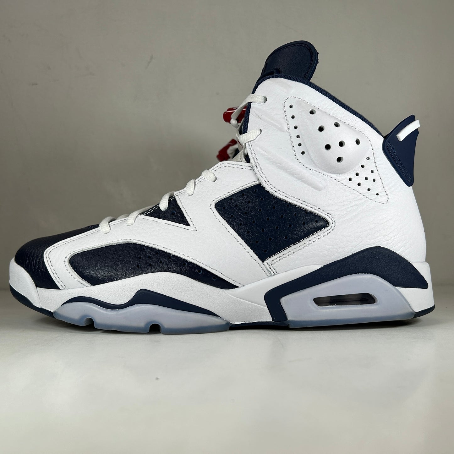 CT8529 164 Jordan 6 Retro Olympic (2024) - 9.5 M (Used)