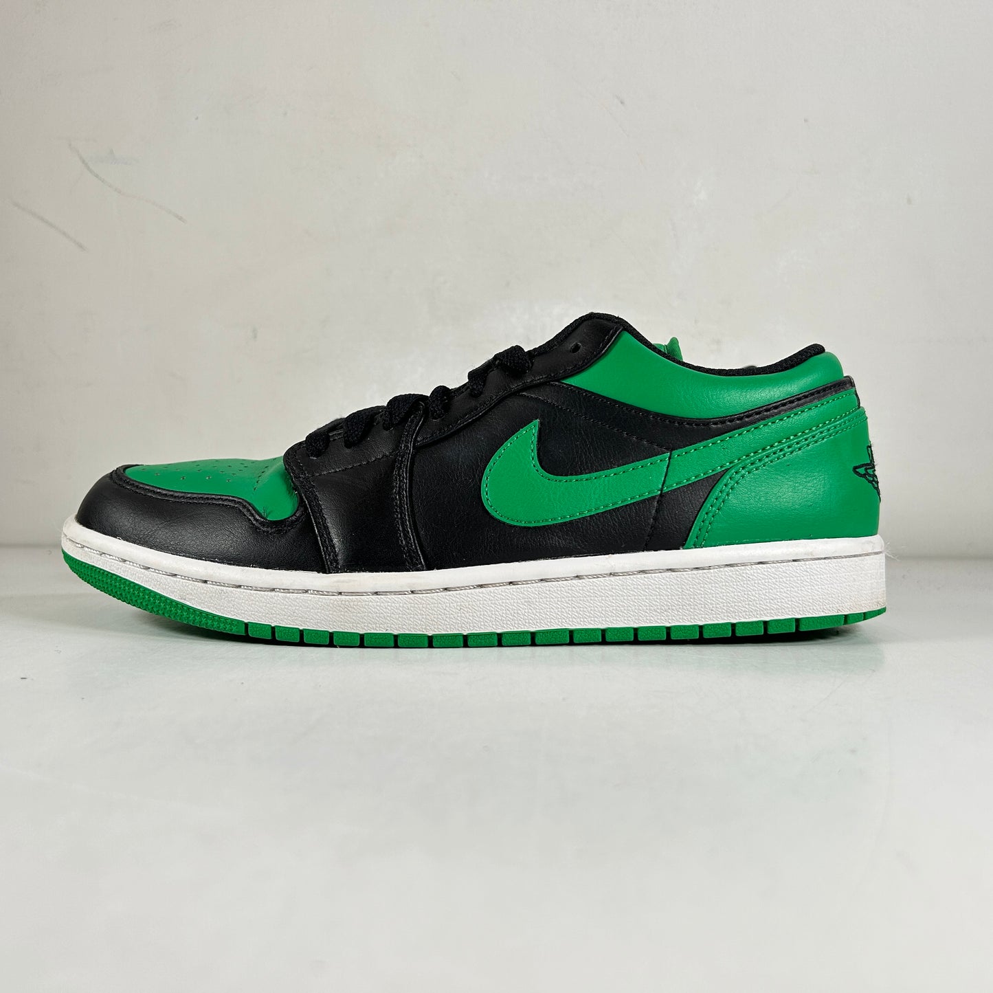 553558 065 Jordan 1 Low Lucky Green [USED] - 8 M (Used) (No Box)