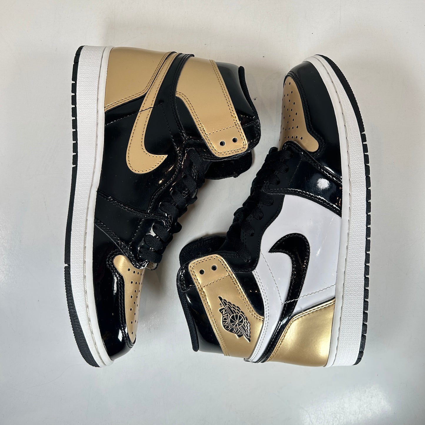 861428 007 Jordan 1 Retro High NRG Patent Gold Toe [USED] - 8.5 M (VNDS)