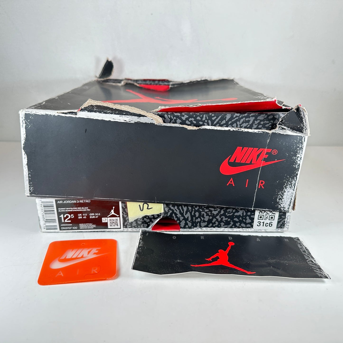 DN3707 100 Jordan 3 Retro White Cement Reimagined [USED] - 12.5 M (Used2)