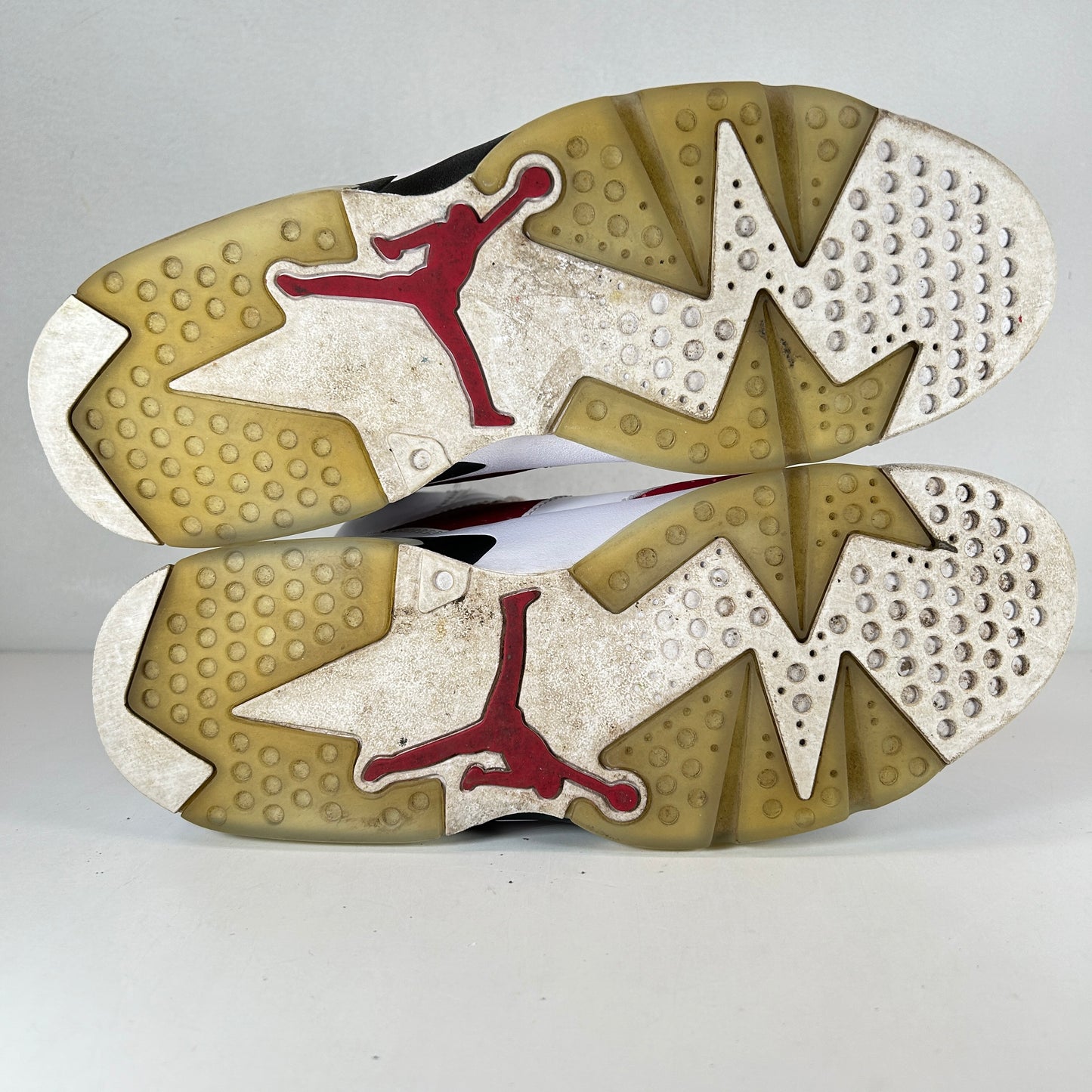 CT8529 106 Jordan 6 Retro Carmine [USED] - 10 M (Used)
