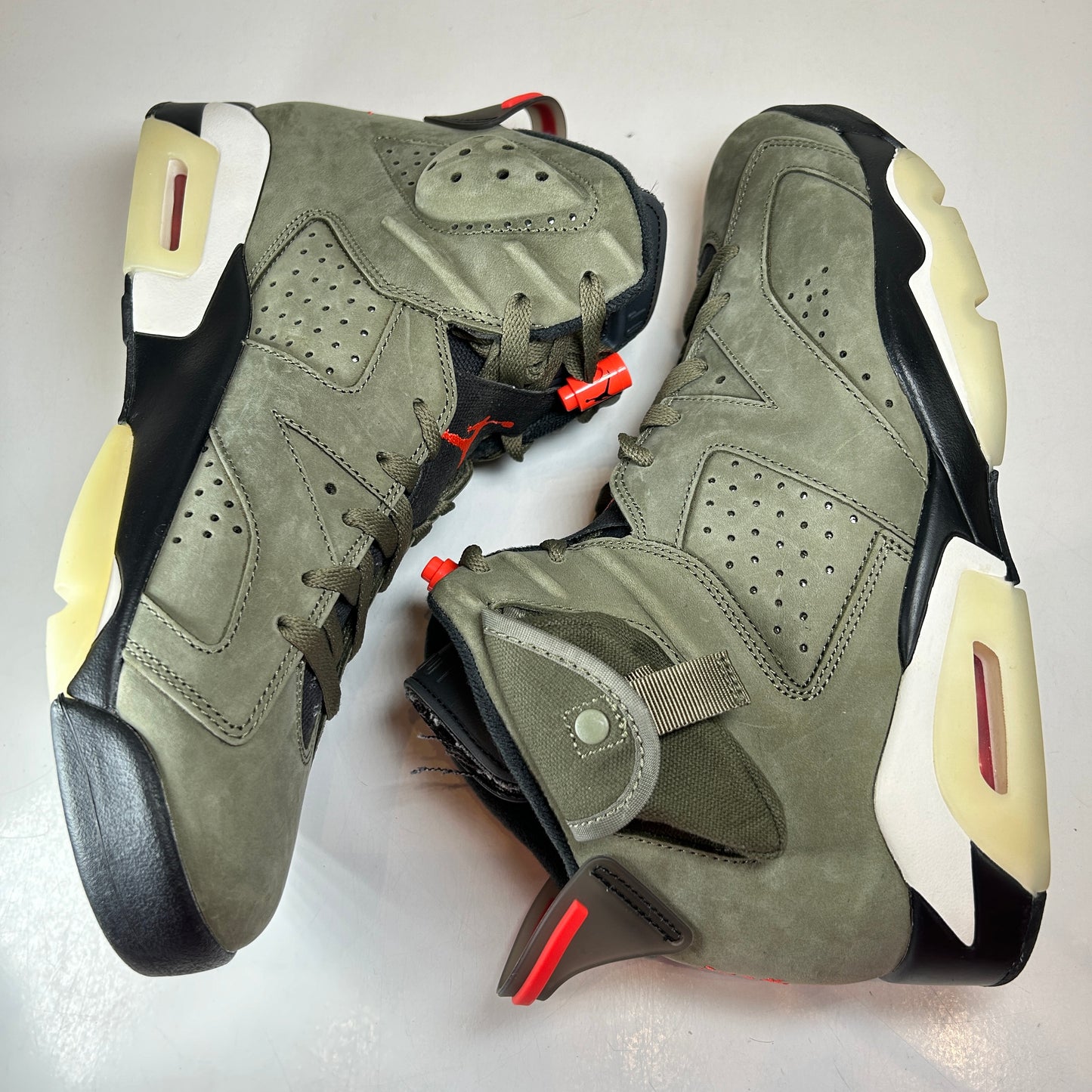 CN1084 200 Jordan 6 Retro Travis Scott [USED] - 10.5 M (VNDS2)