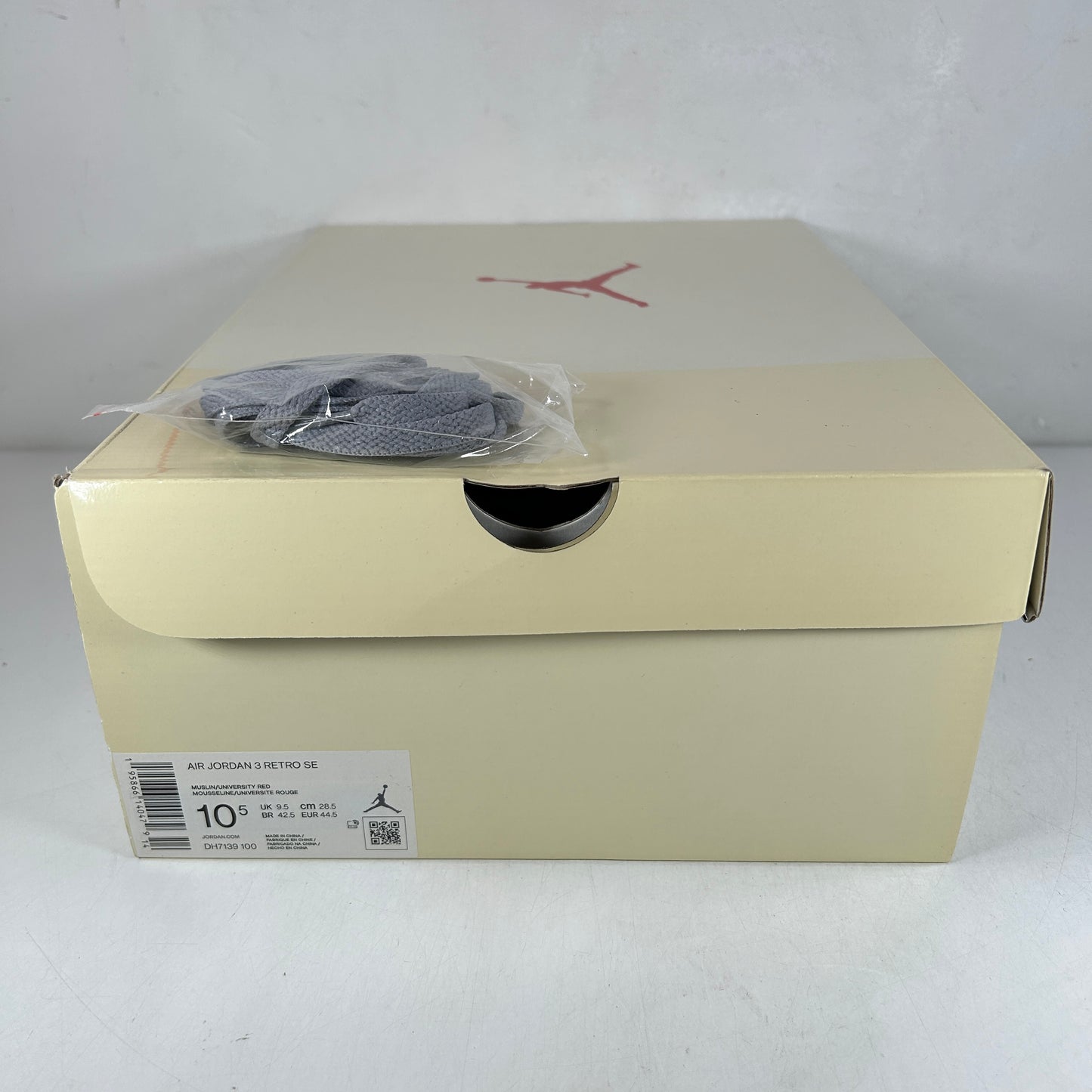 DH7139 100 Jordan 3 Retro Muslin [USED] - 10.5 M (Used)