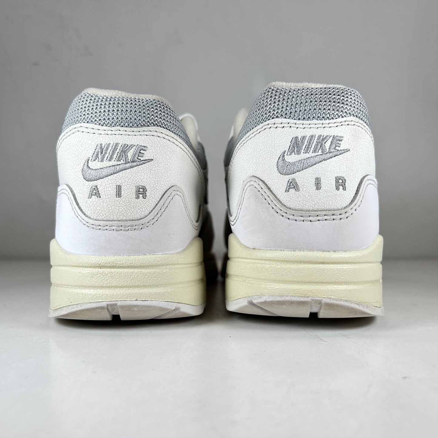 DQ0299 100 Nike Air Max 1 Patta Waves White [USED] - 9.5 M (Used)
