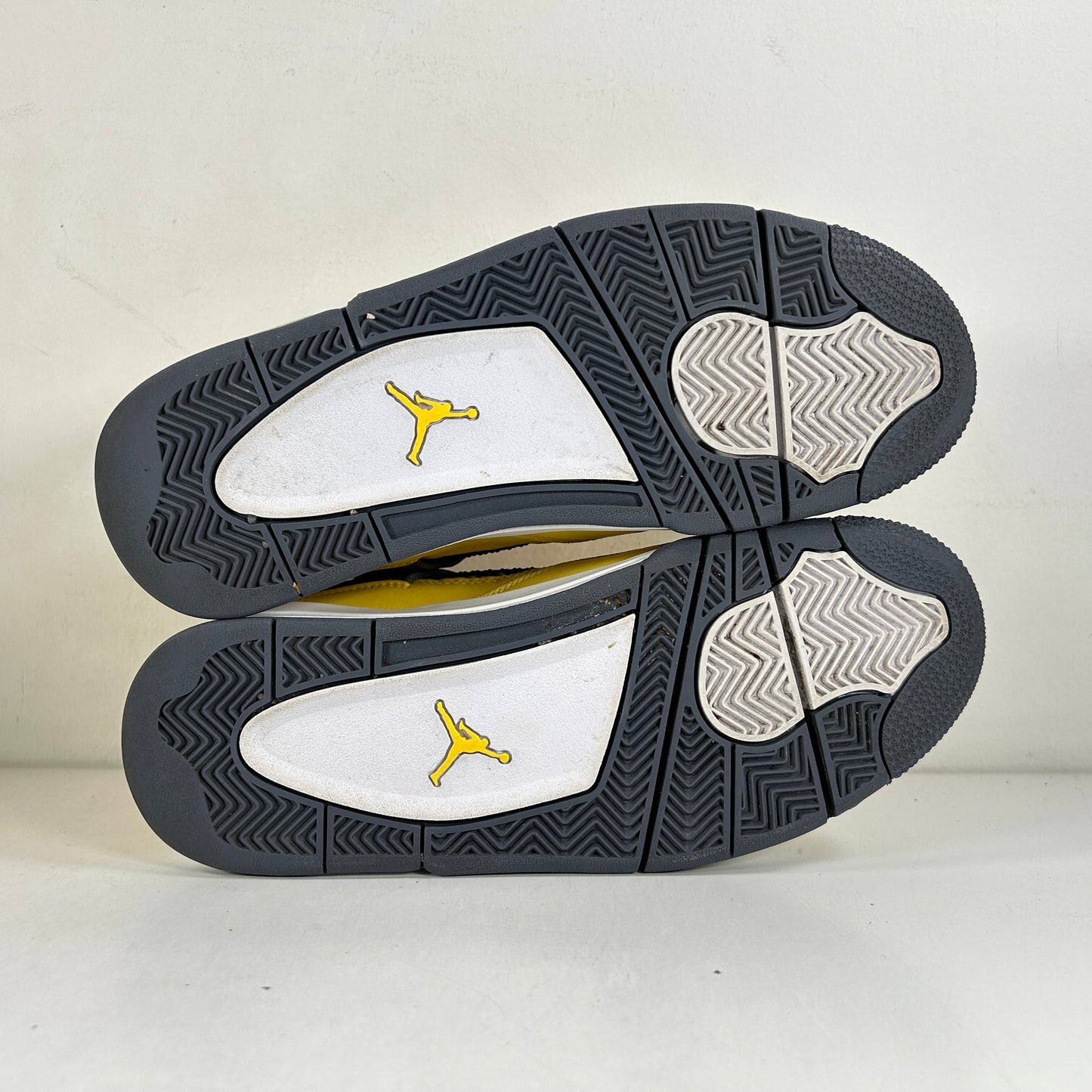 CT8527 700 Jordan 4 Retro Lightning (2021) [USED] - 8.5 M (Used)