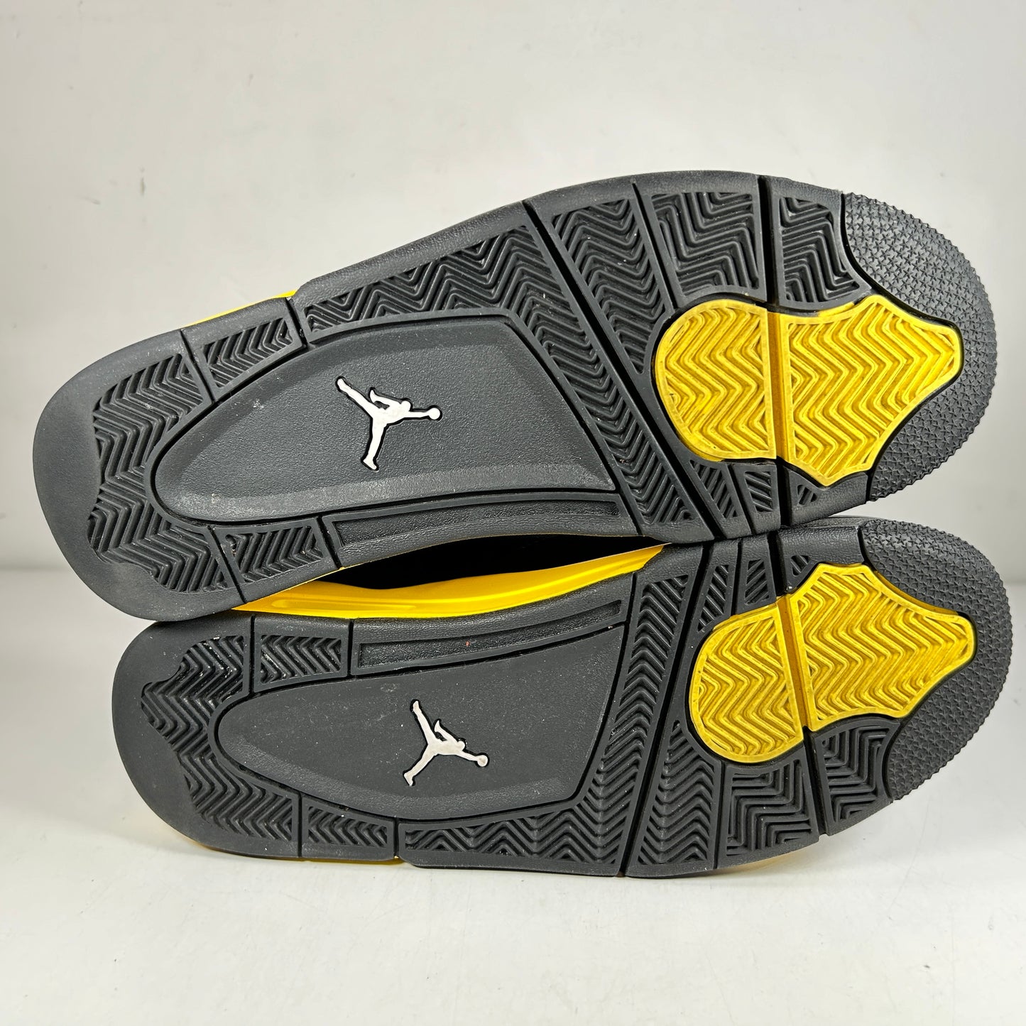 DH6927 017 Jordan 4 Retro Thunder [USED] - 9 M (Used3)