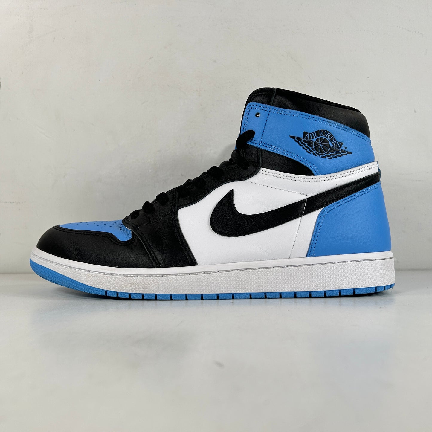 DZ5485 400 Jordan 1 Retro High OG UNC Toe [USED] - 12 M (Used)