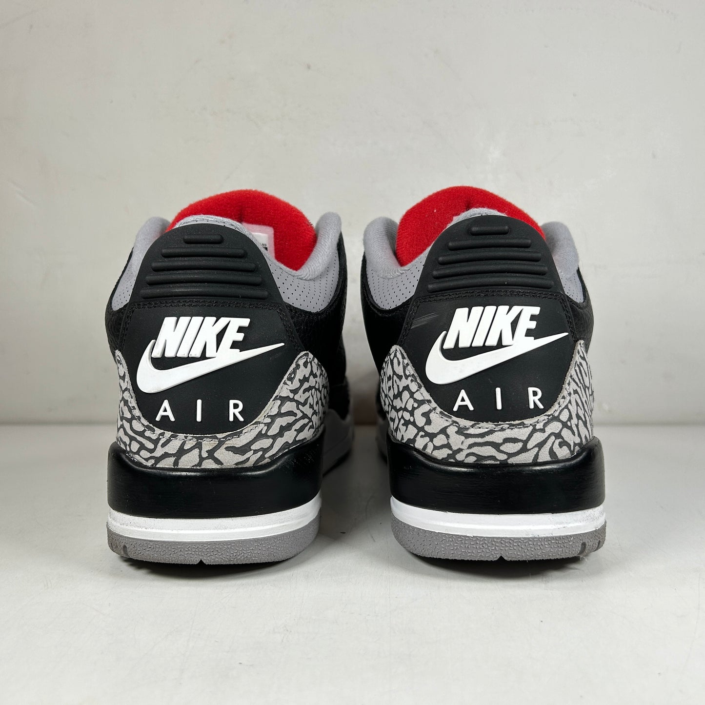 854262 001 Jordan 3 Retro Black Cement (2018) [USED] - 10.5 M (Used)