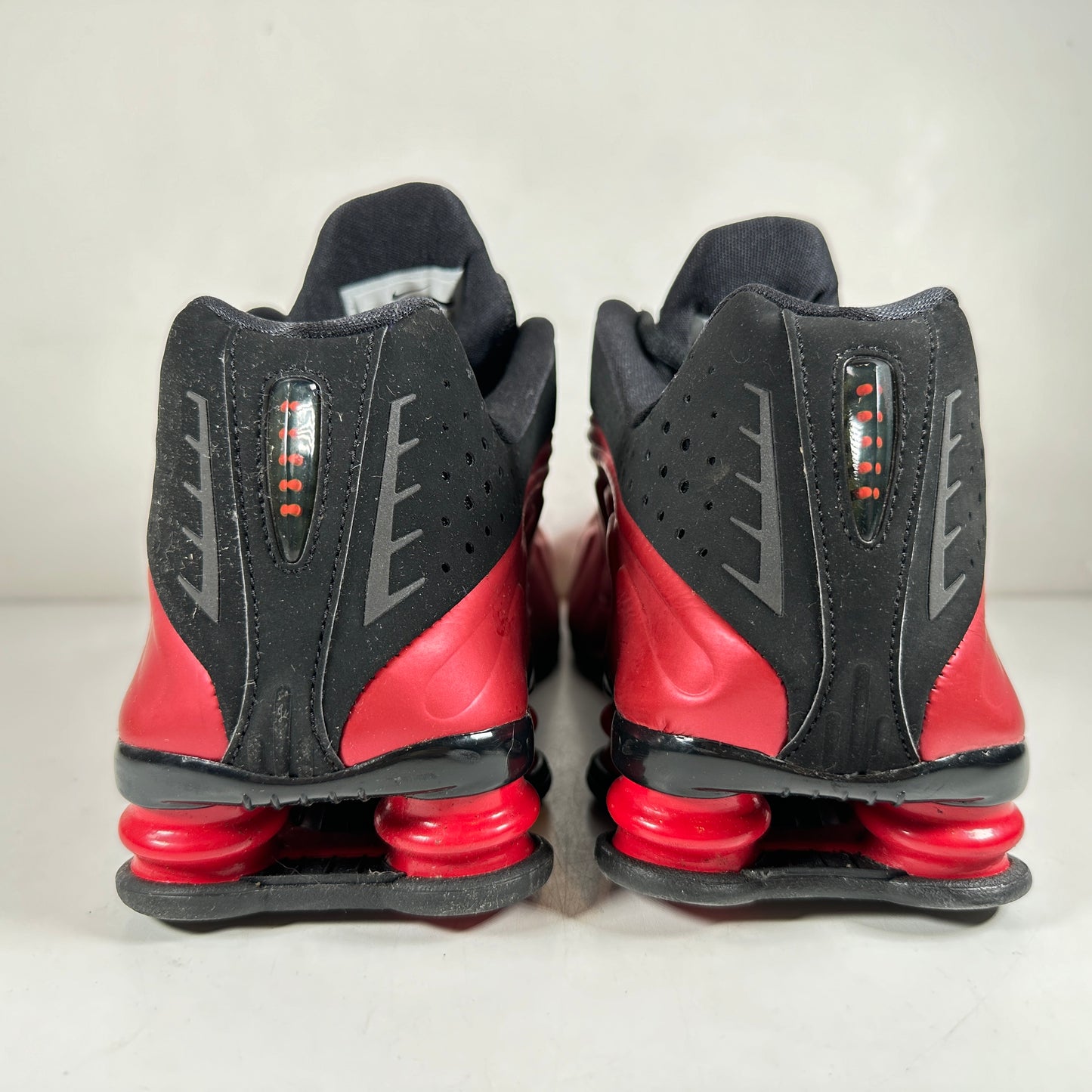 104265 600 Nike Shox‎ R4 Metallic Red Black [USED] - 10.5 M (Used)